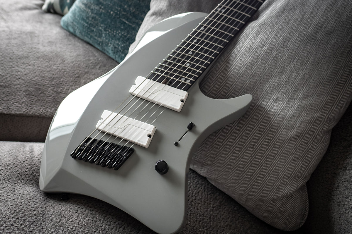 LARADA 8 // Master Series // Chalk