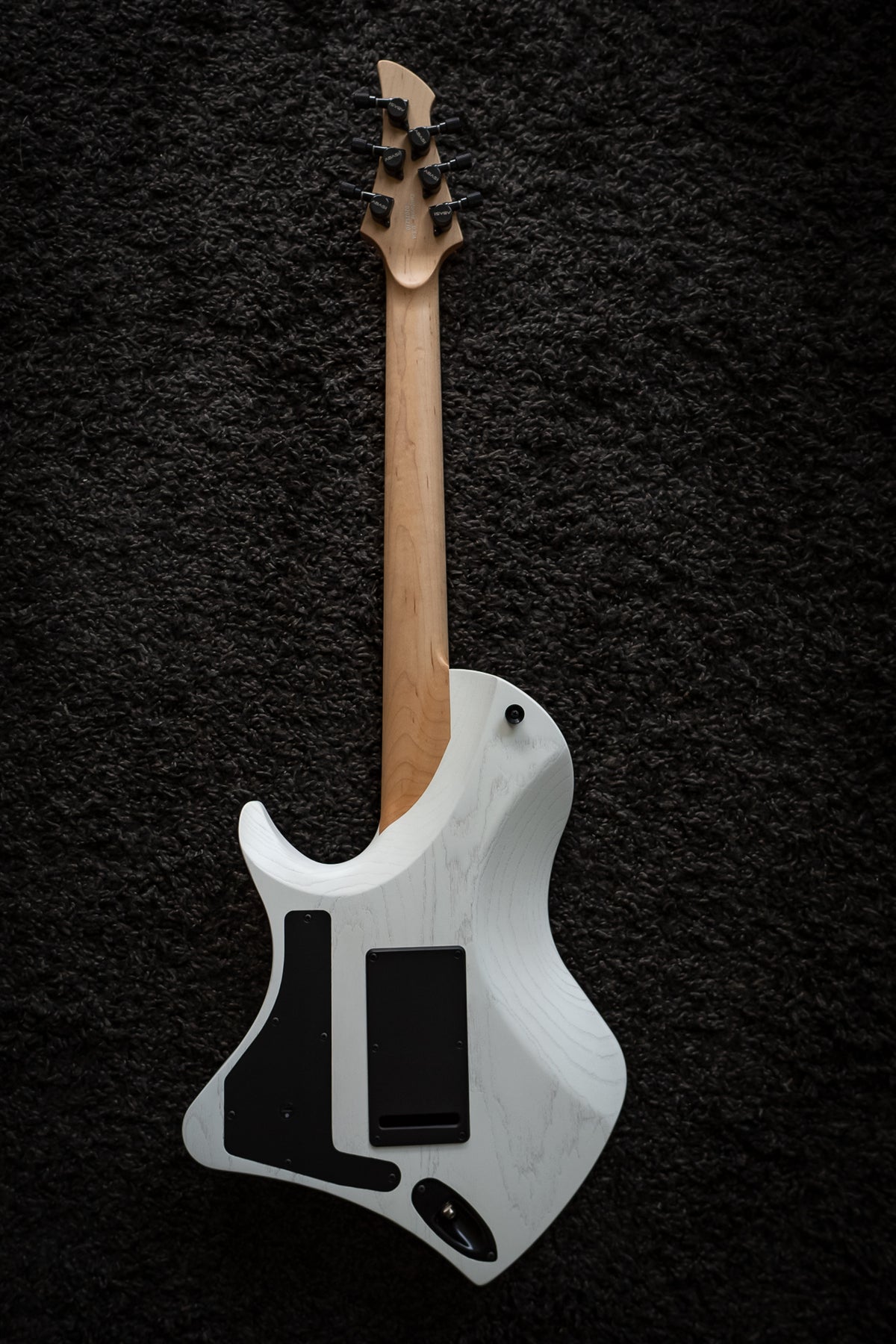 LARADA 6 Spartan // Tundra