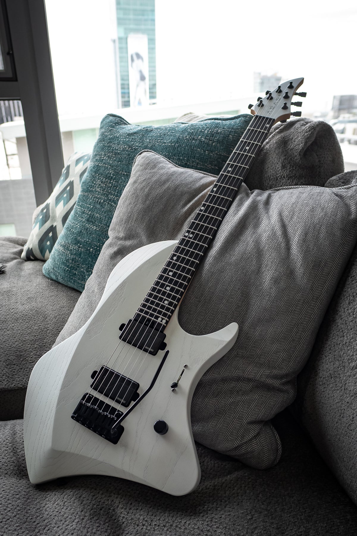 LARADA 6 Spartan // Tundra