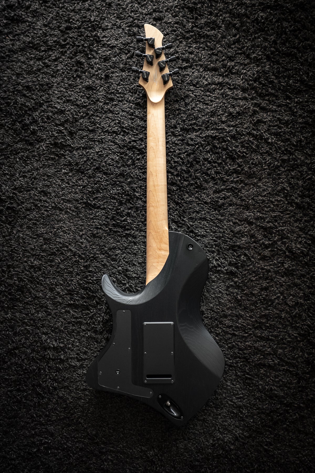 LARADA 6 Spartan // Black