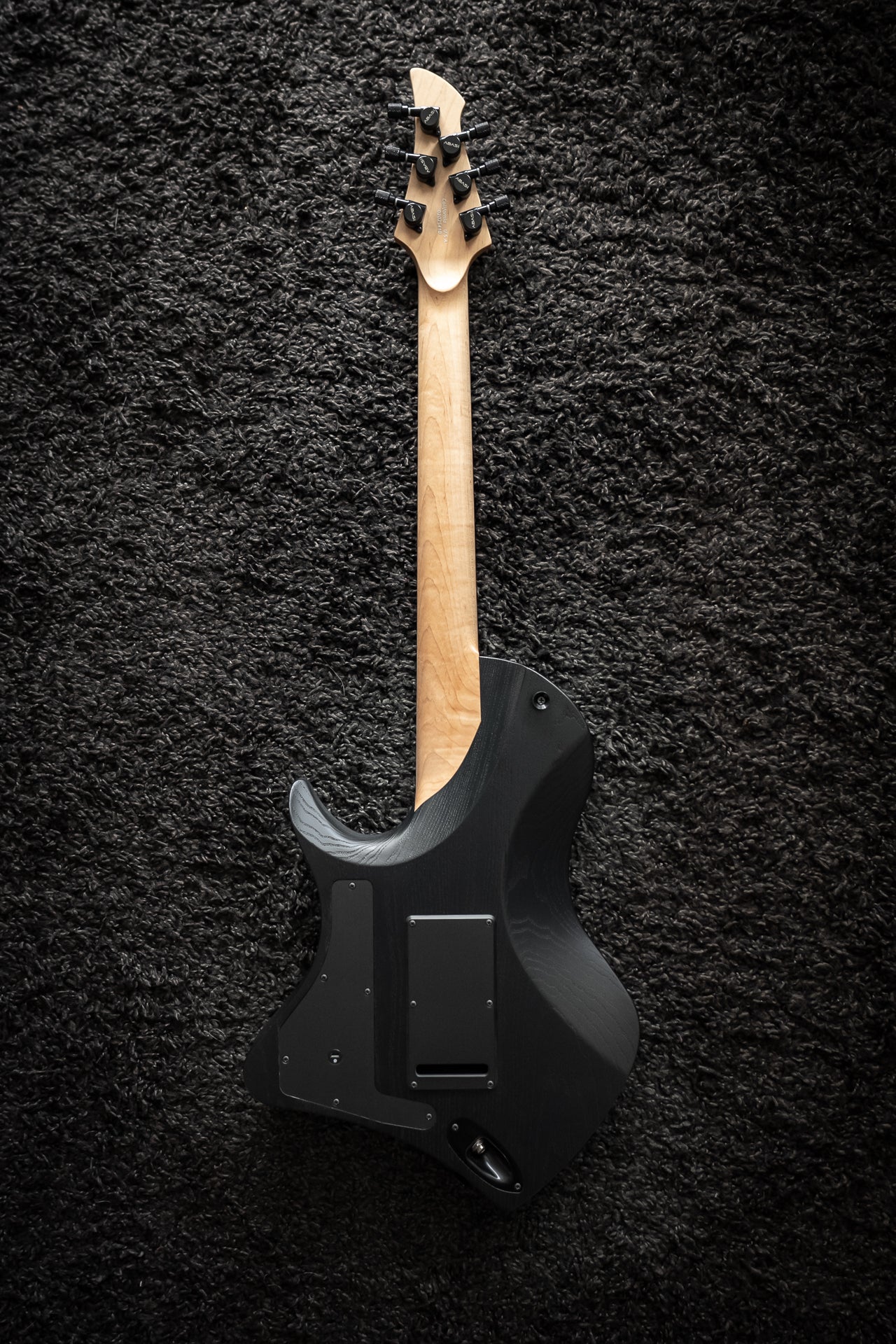 LARADA 6 Spartan // Black