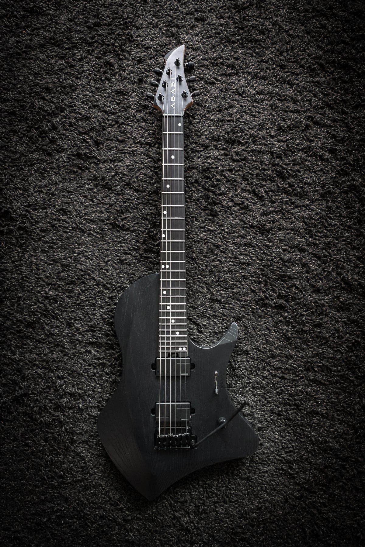 LARADA 6 Spartan // Black