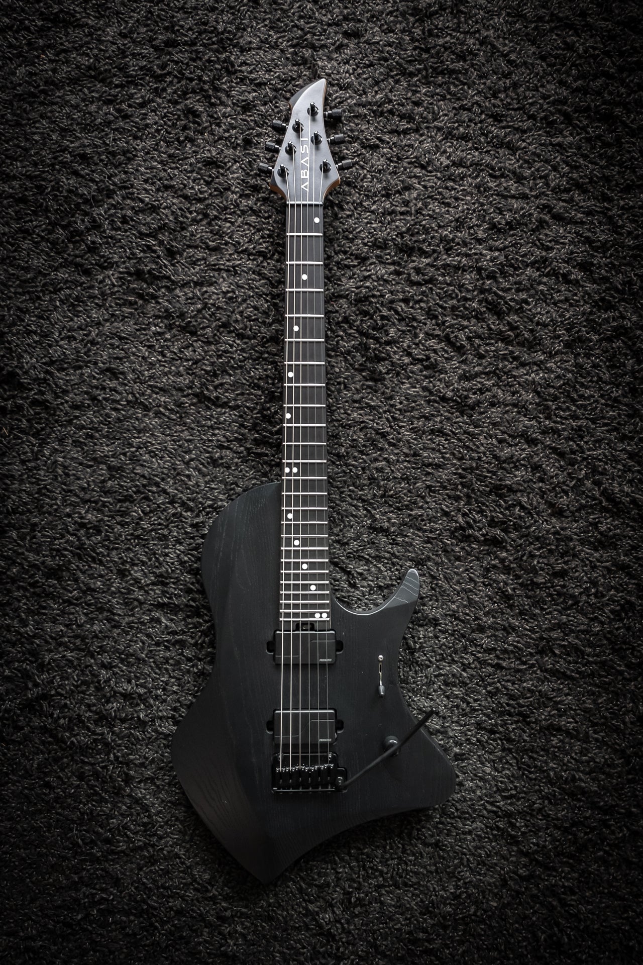 LARADA 6 Spartan // Black