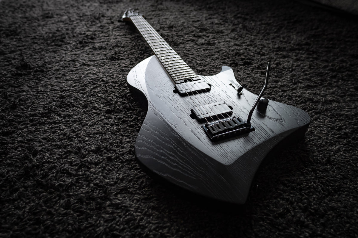 LARADA 6 Spartan // Black