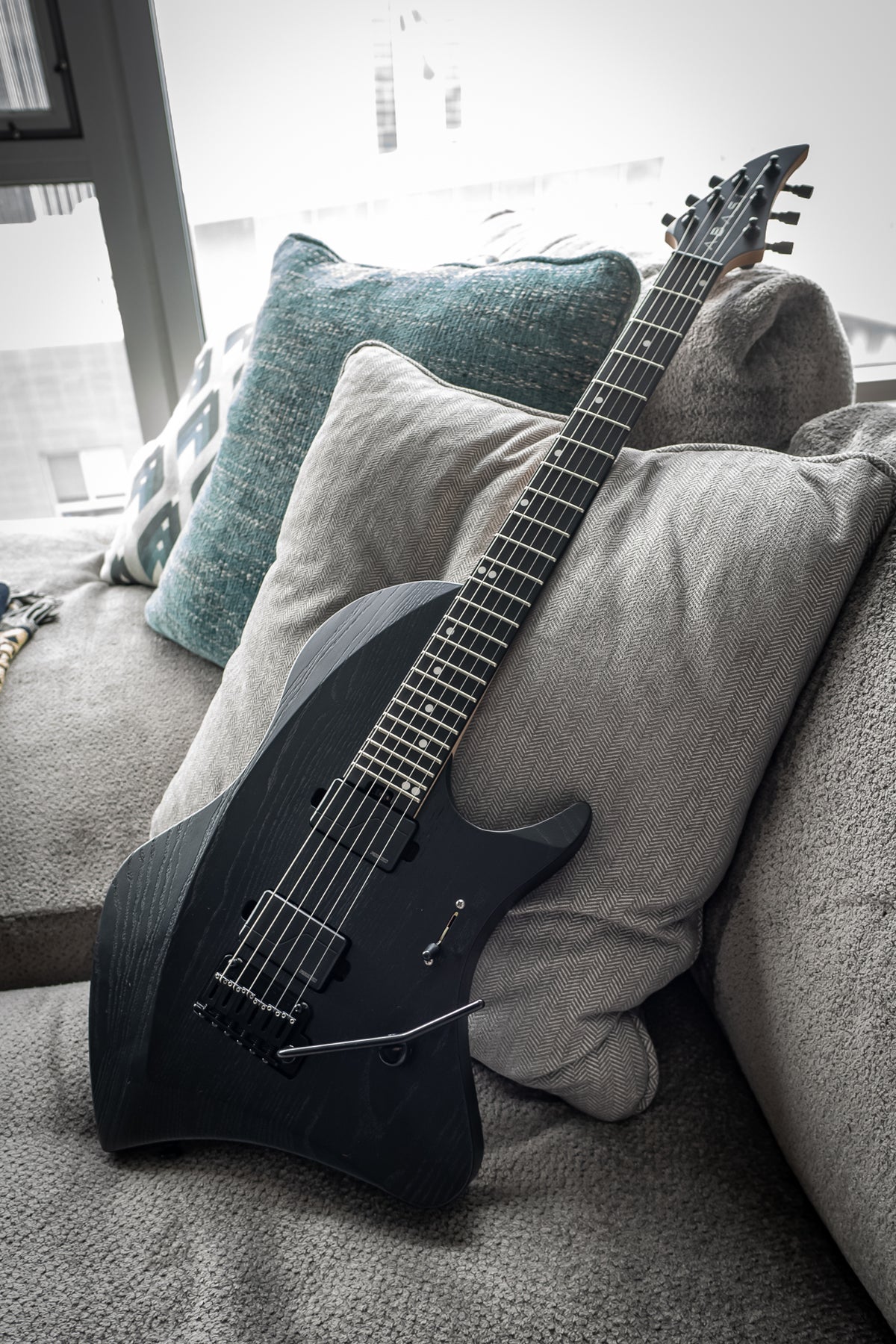 LARADA 6 Spartan // Black