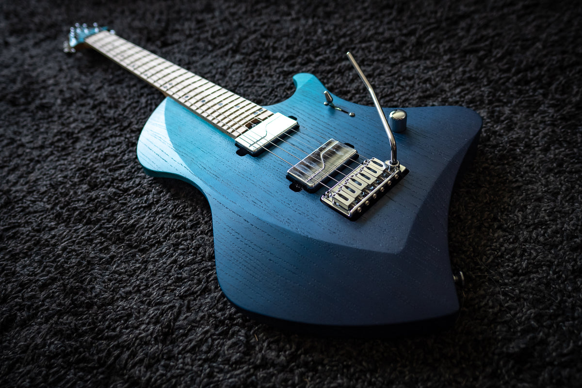 LARADA 6 Spartan // Aqua Dip