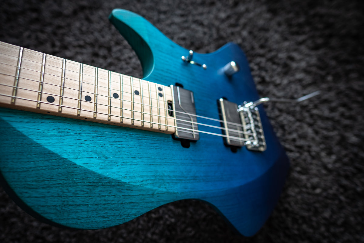 LARADA 6 Spartan // Aqua Dip