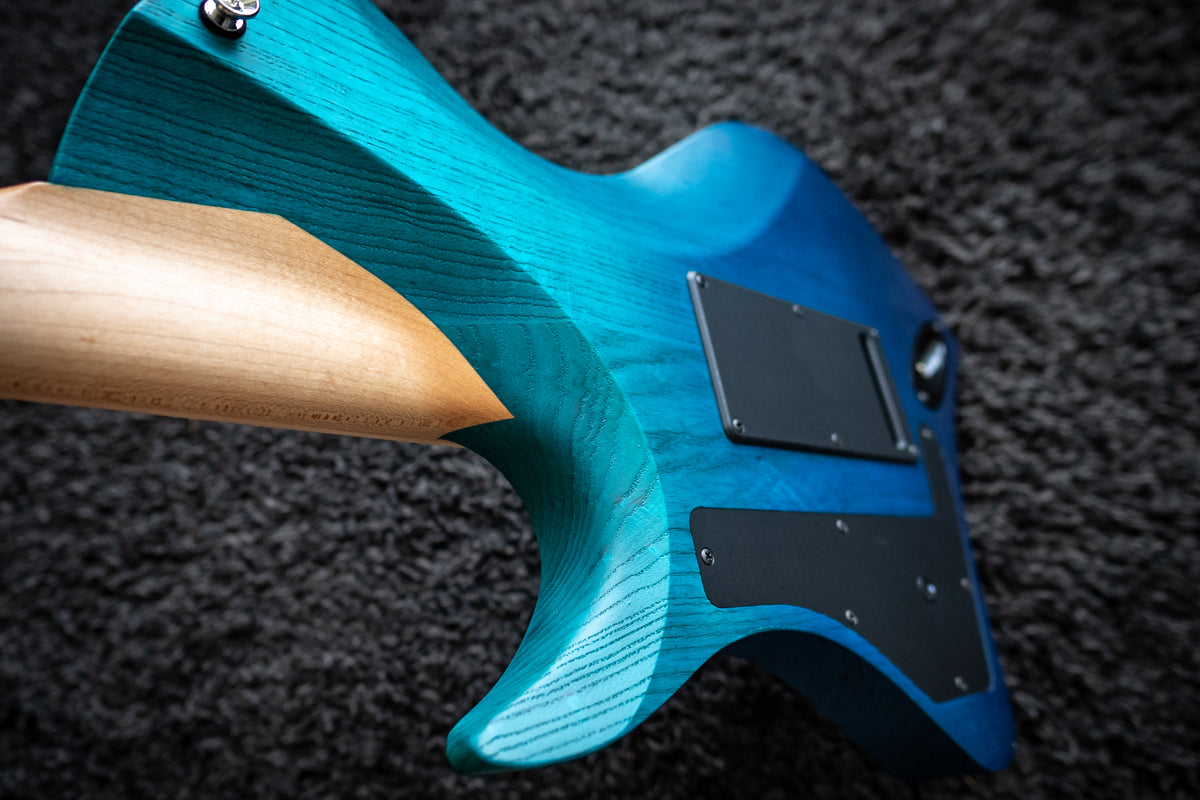 LARADA 6 Spartan // Aqua Dip