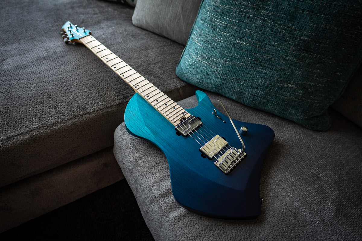 LARADA 6 Spartan // Aqua Dip