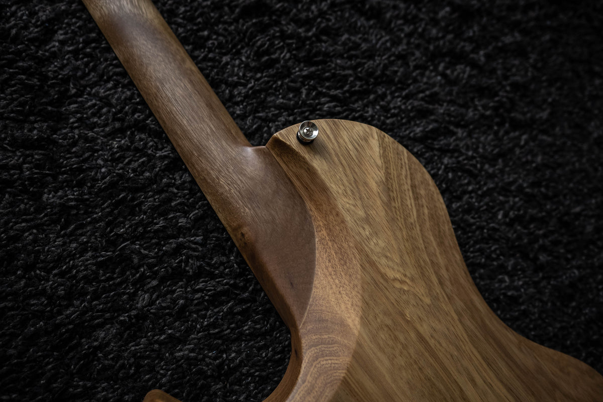 LARADA SPACE T // Champagne (Black Limba)