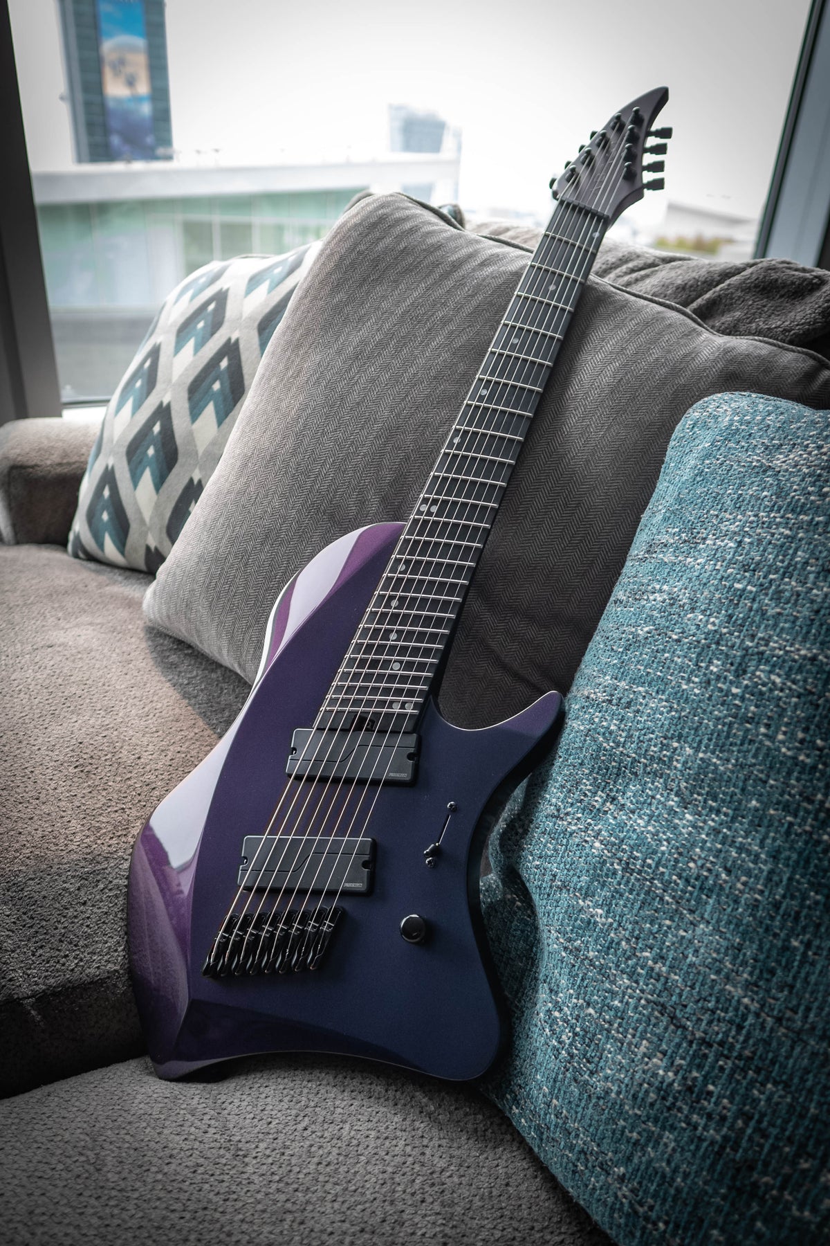 LARADA 8 // Master Series // Dat PVRP (Black PU)