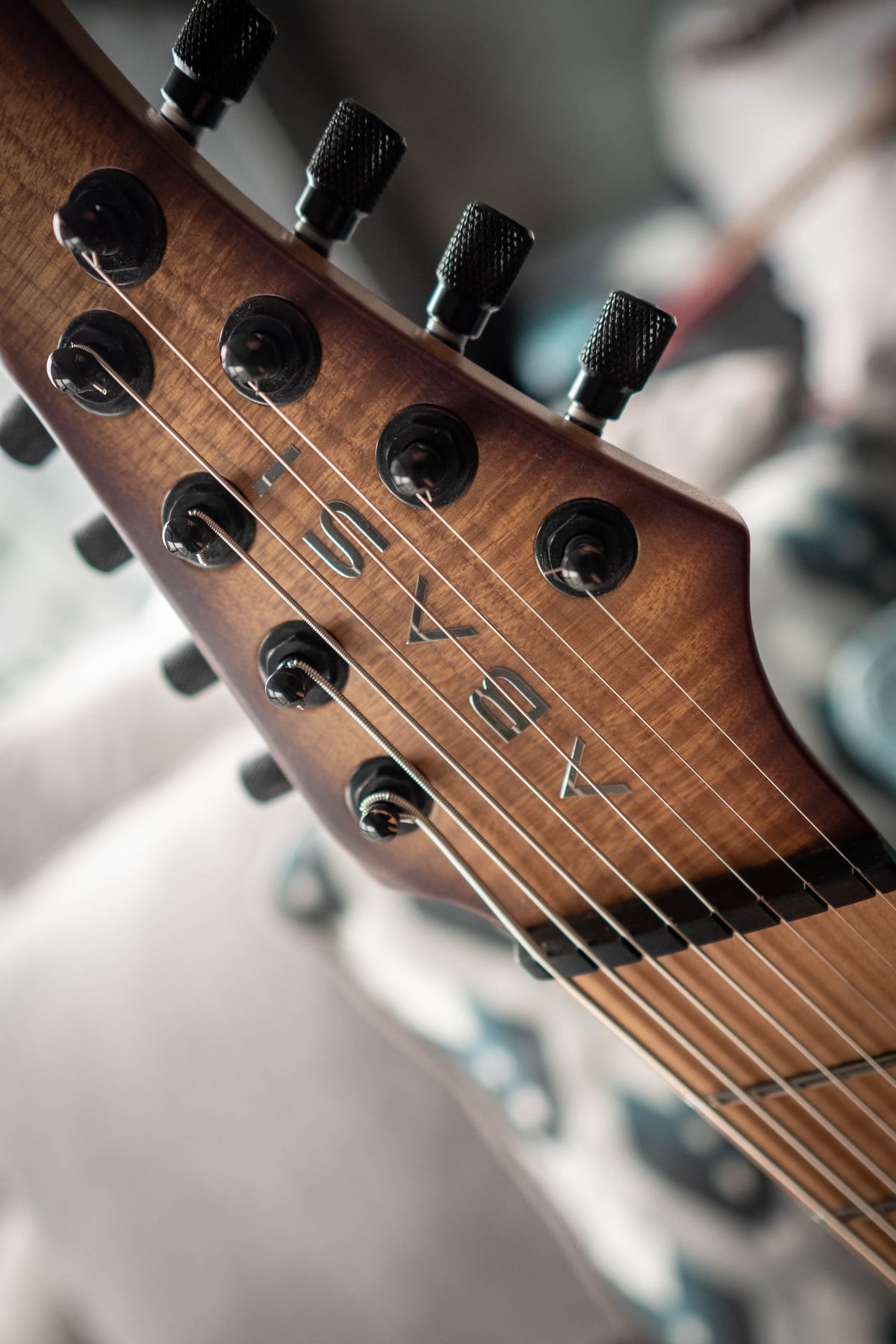 LARADA 8 // Master Series // Violinburst