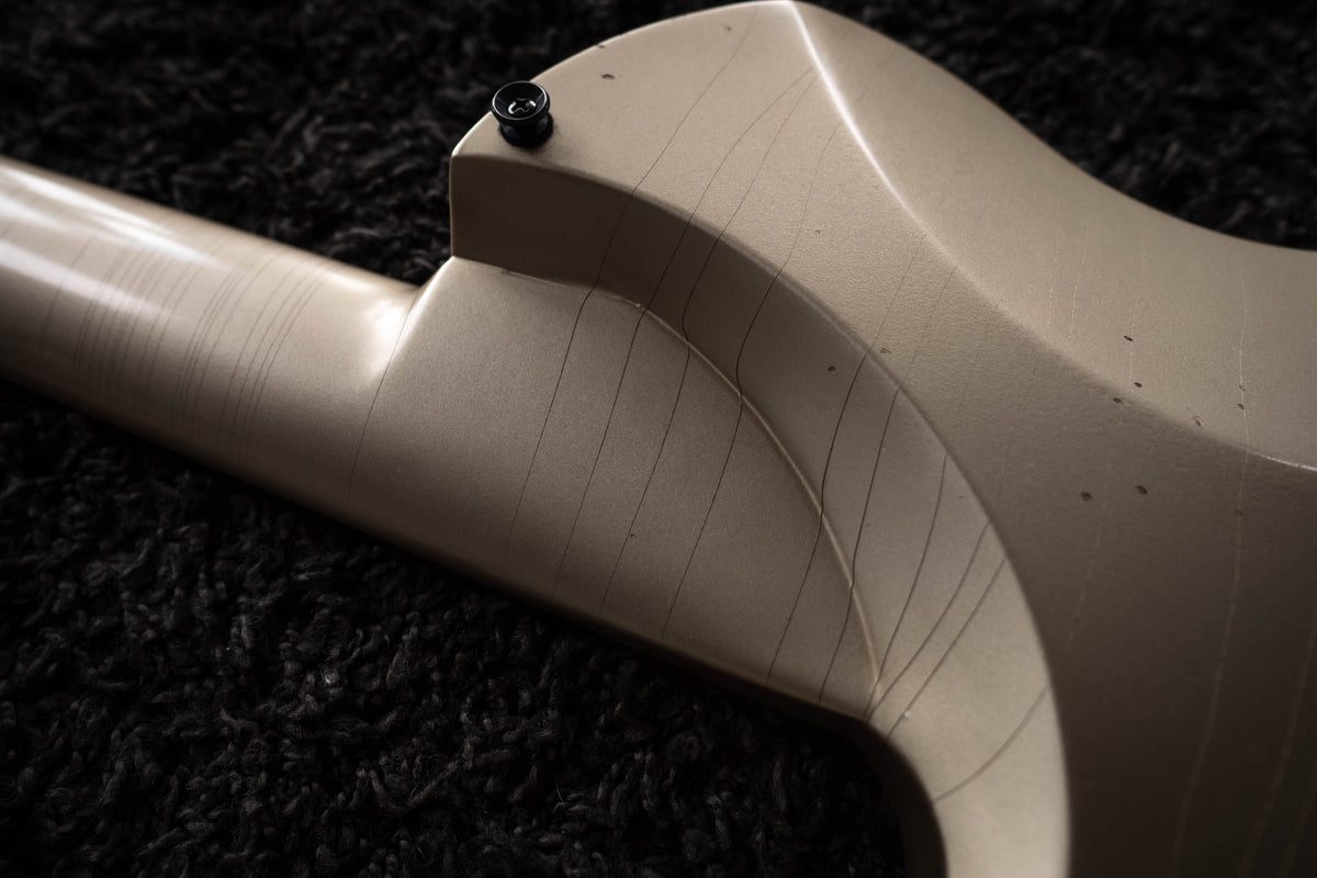 LARADA 8 // Master Series // Champagne Supernova [Painted Neck]