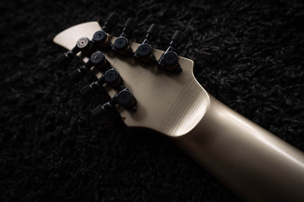 LARADA 8 // Master Series // Champagne Supernova [Painted Neck]