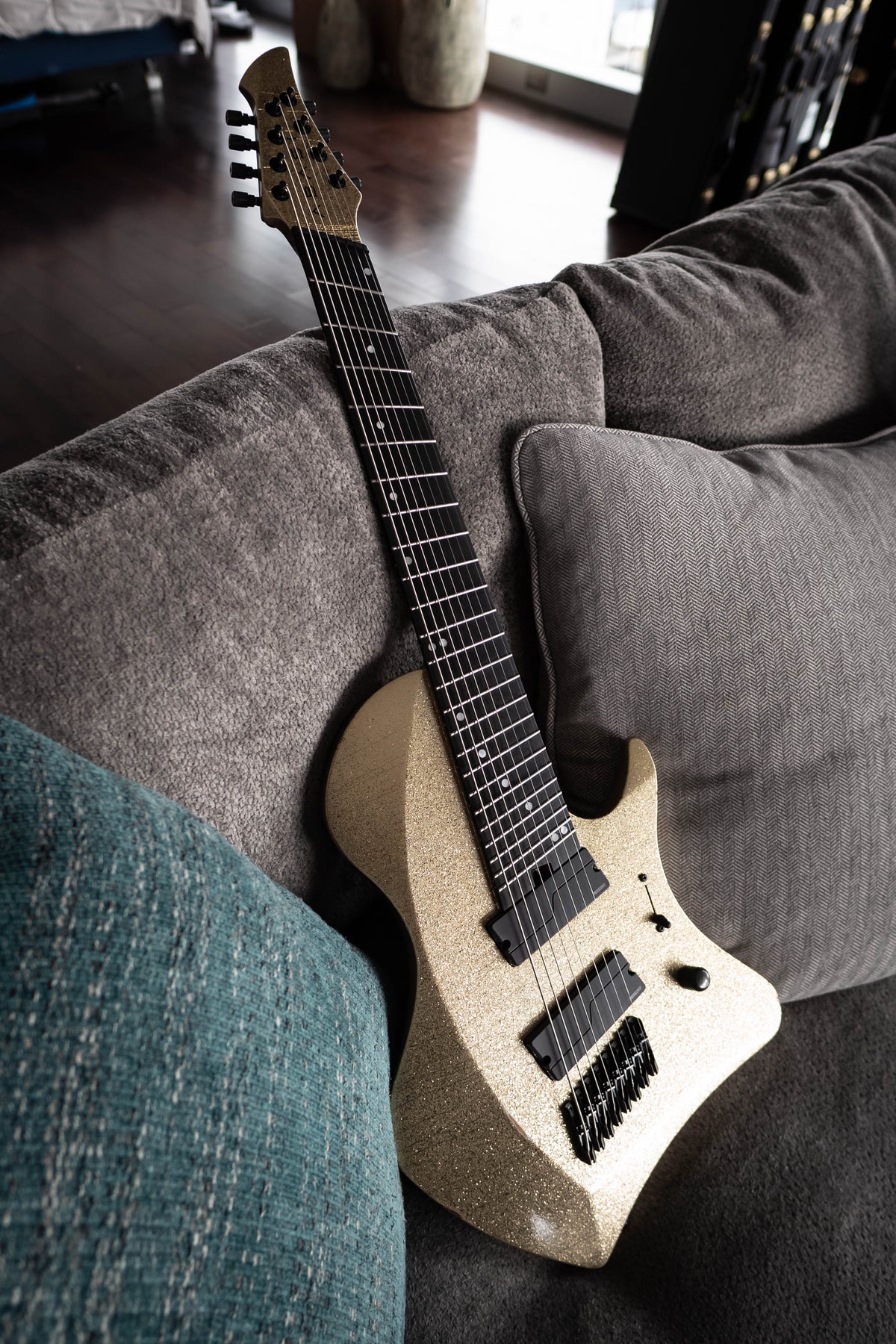 LARADA 8 // Master Series // Champagne Supernova [Painted Neck]