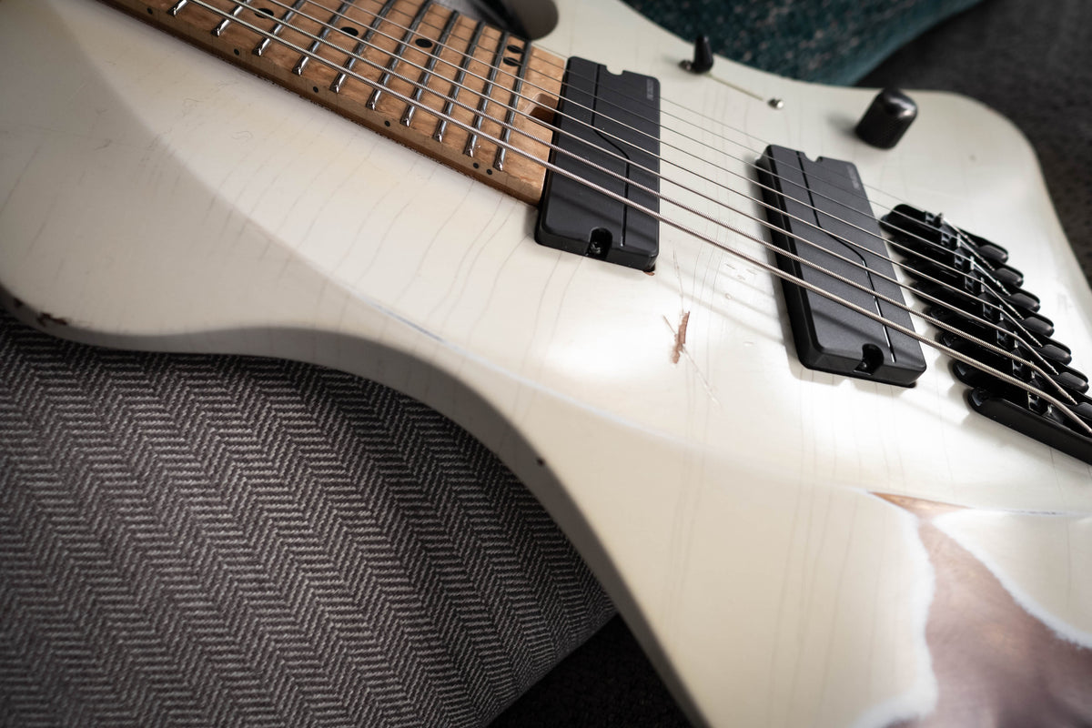 LARADA 8 // Master Series // Porcelain [Two-Stage Relic]