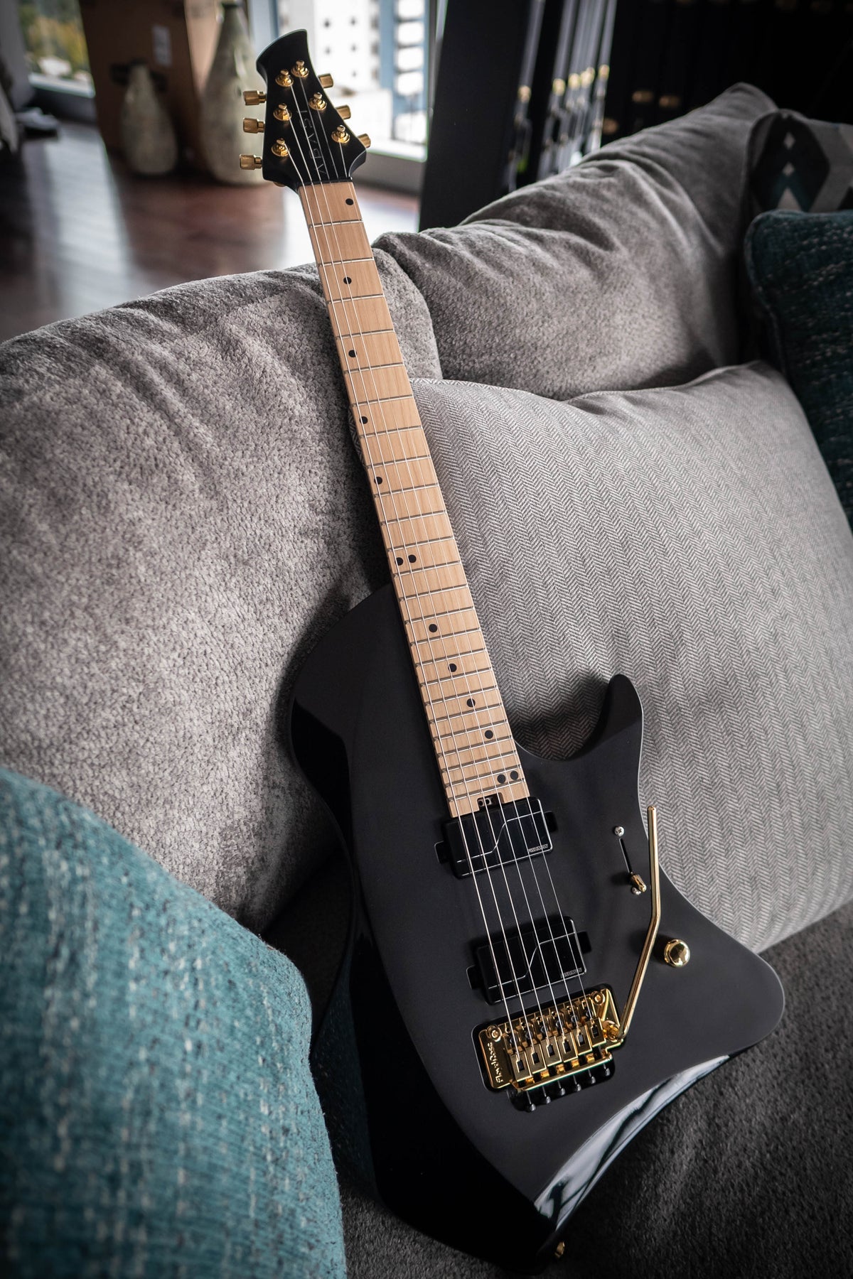 LARADA 6 // Master Series // Black Beauty