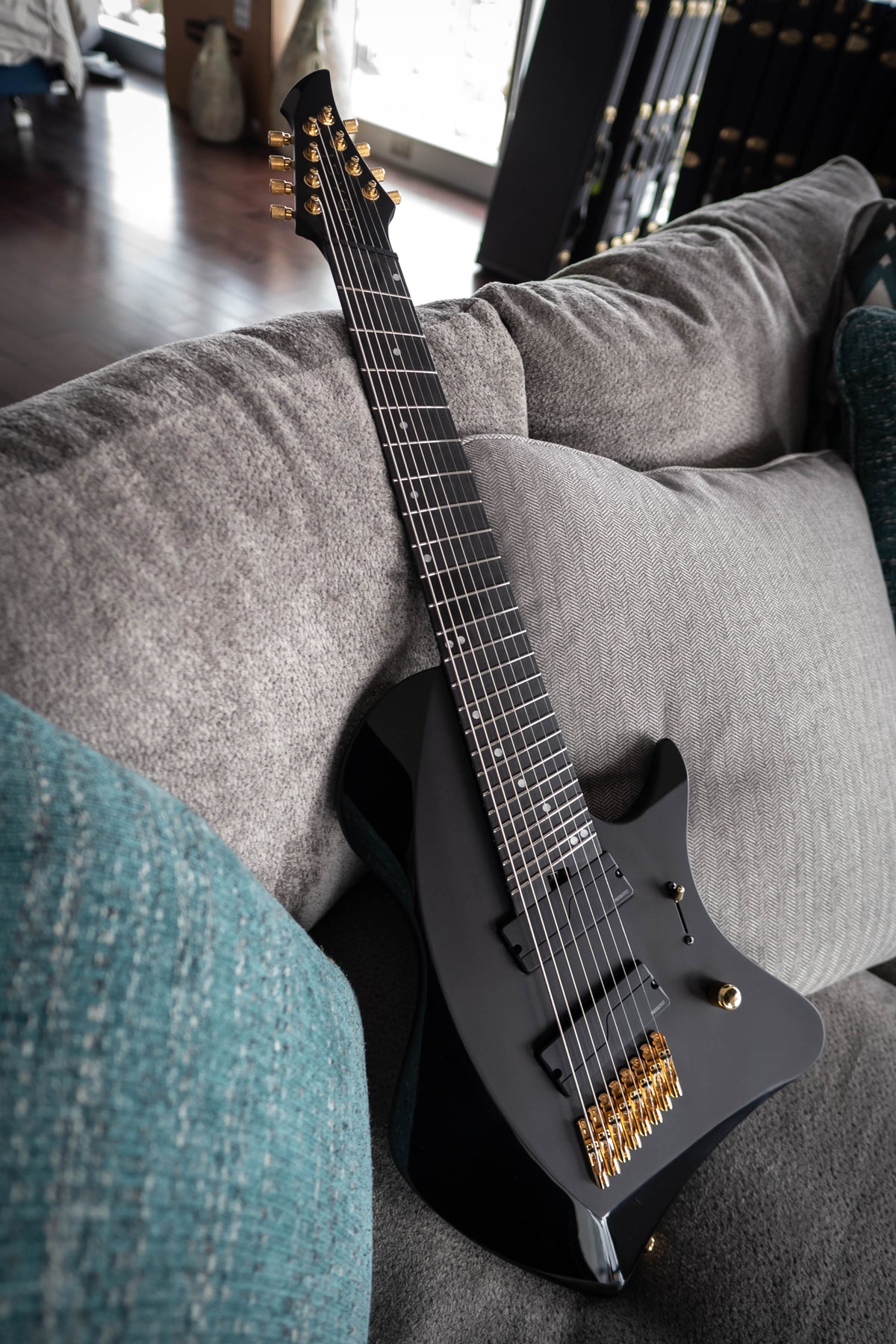 LARADA 8 // Master Series // Black Beauty (Painted Roasted Maple)