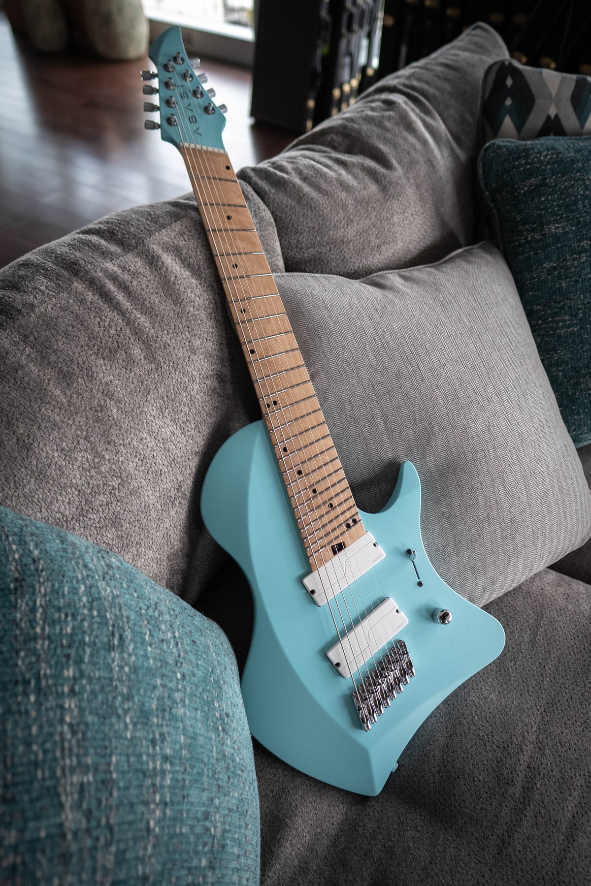 LARADA 8 // Master Series // Miami Blue