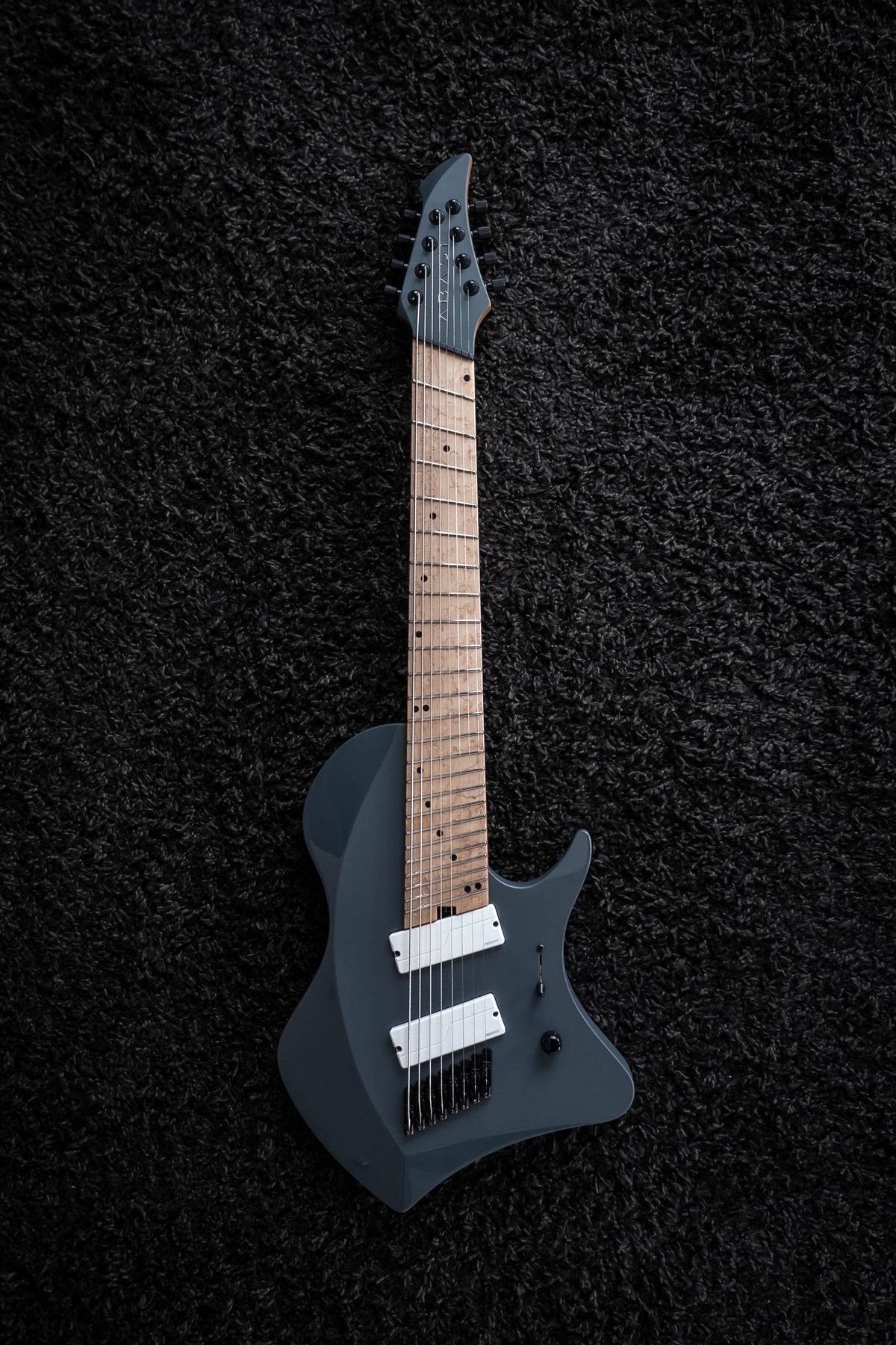 LARADA 8 // Master Series // Graphite Blue