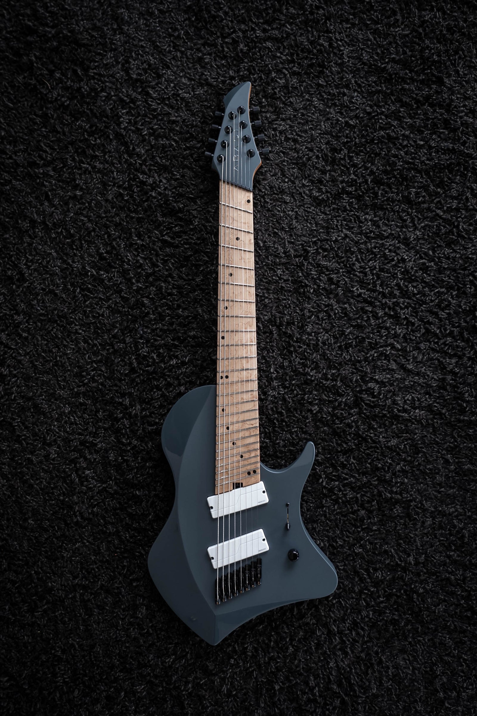 LARADA 8 // Master Series // Graphite Blue