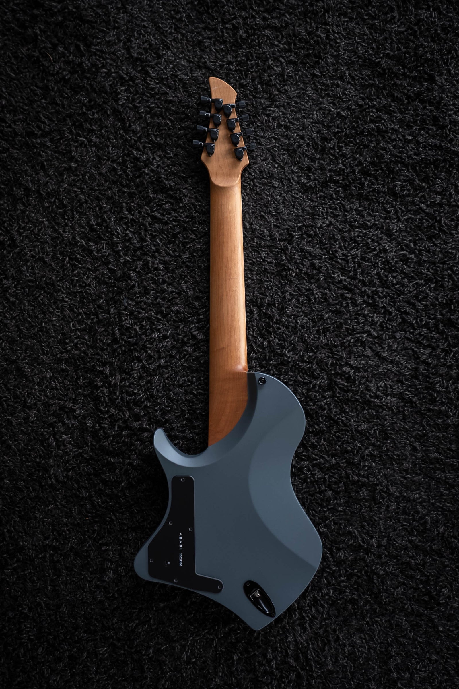 LARADA 8 // Master Series // Graphite Blue