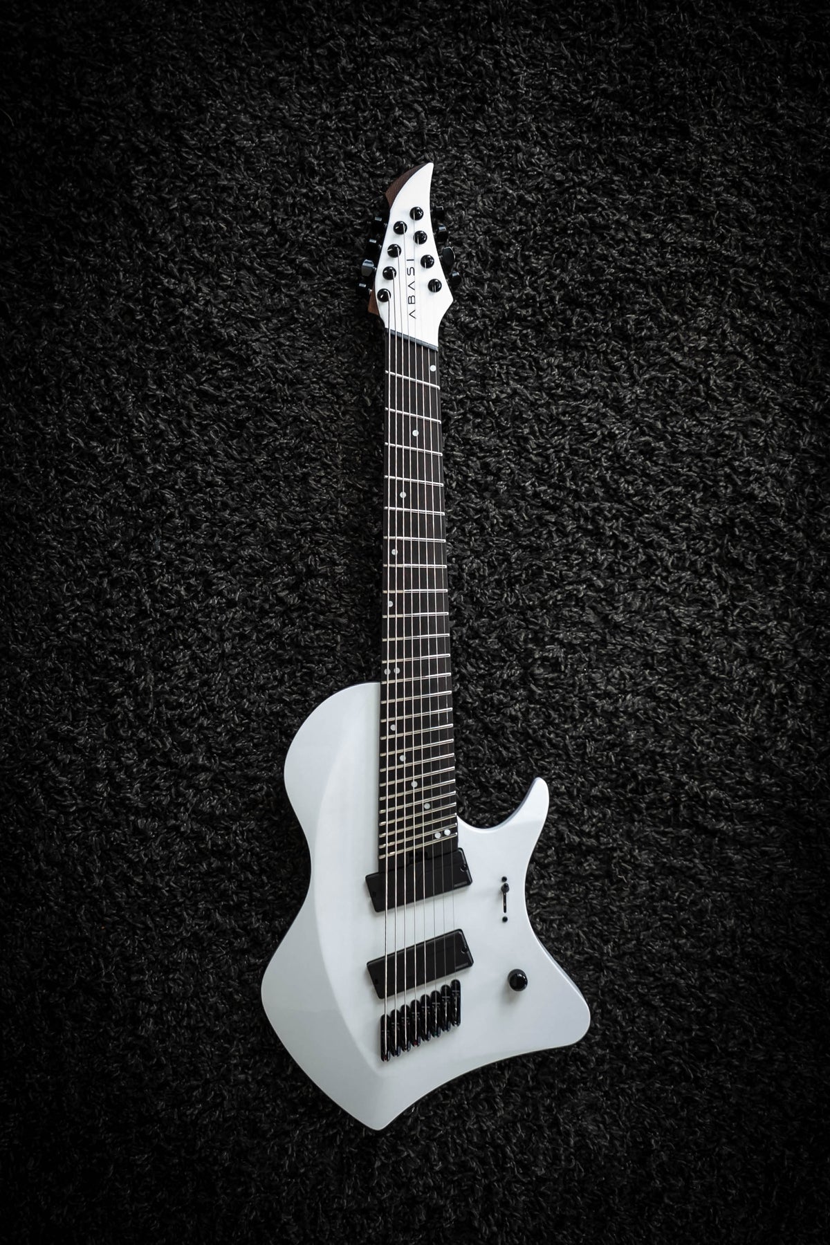 J Larada 8 // Arctic White