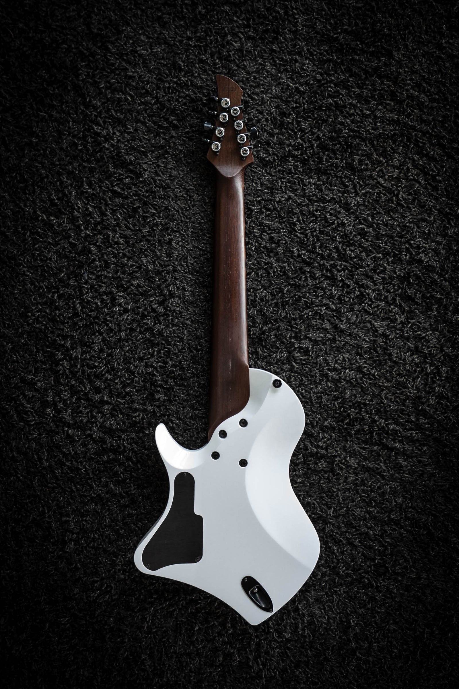 J Larada 8 // Arctic White