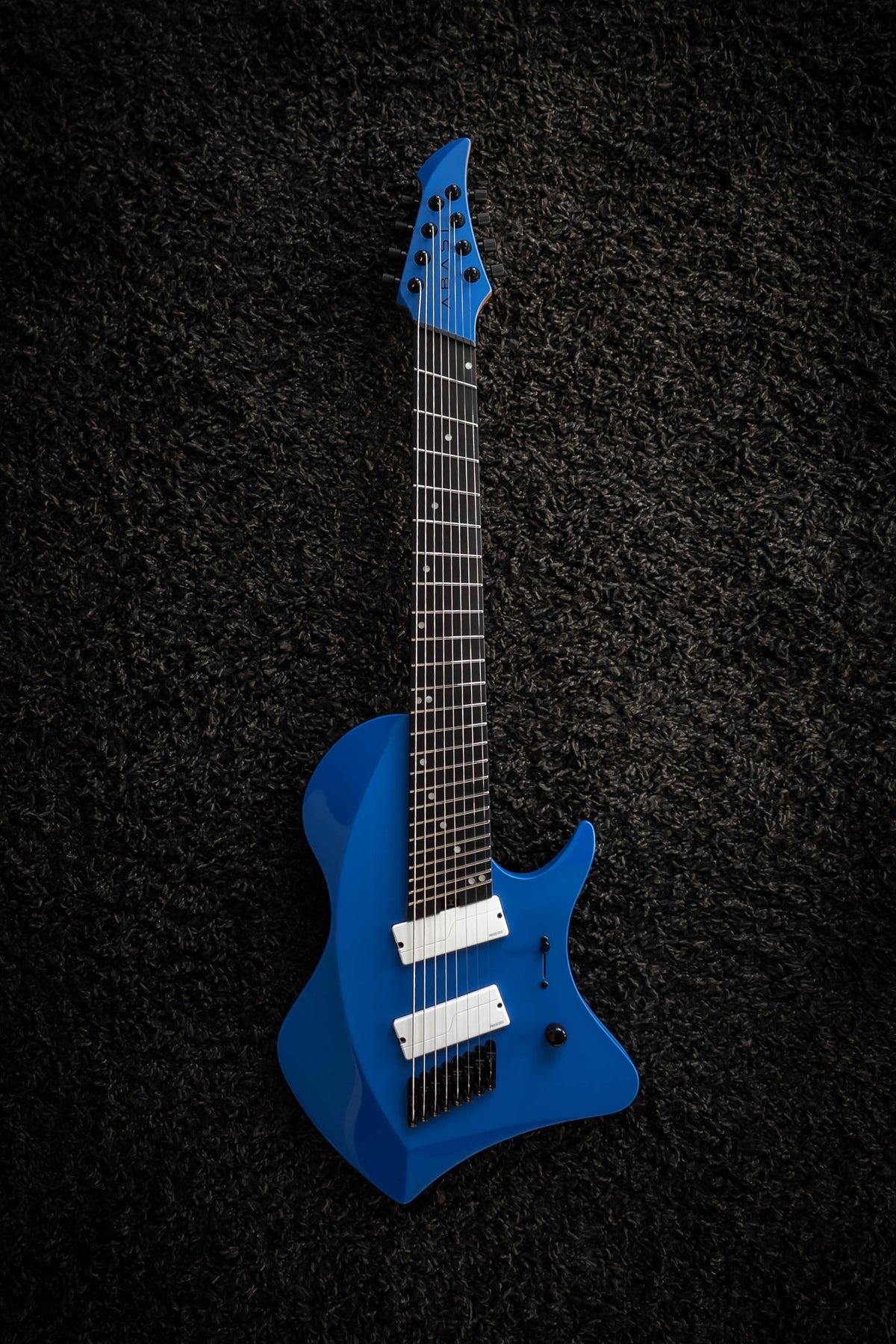 LARADA 8 // Master Series // Clarion Blue