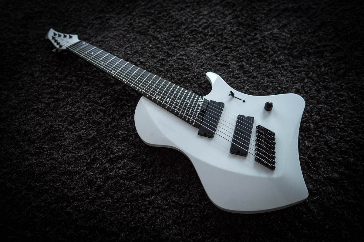 J Larada 8 // Arctic White