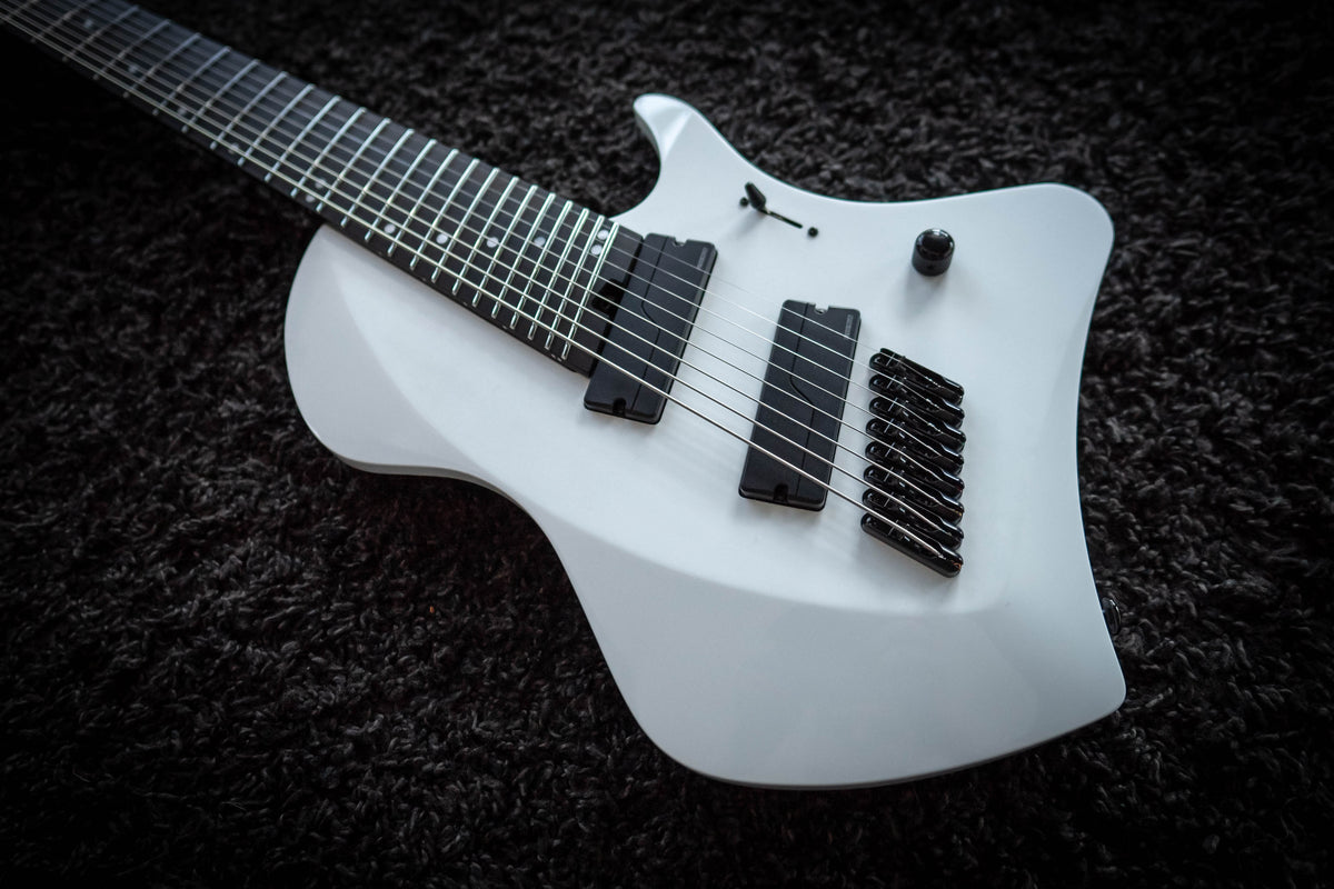 J Larada 8 // Arctic White