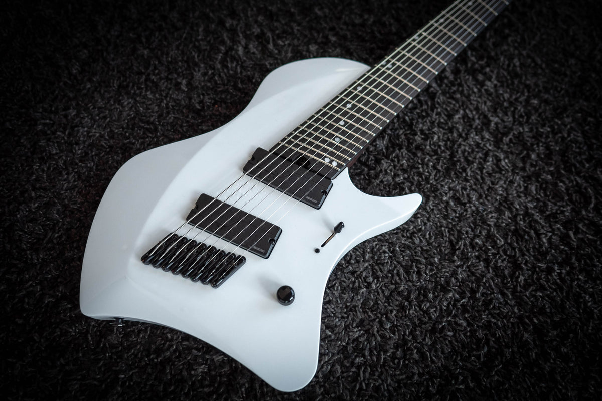 J Larada 8 // Arctic White