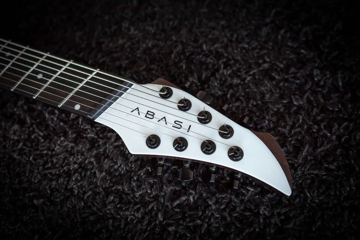 J Larada 8 // Arctic White