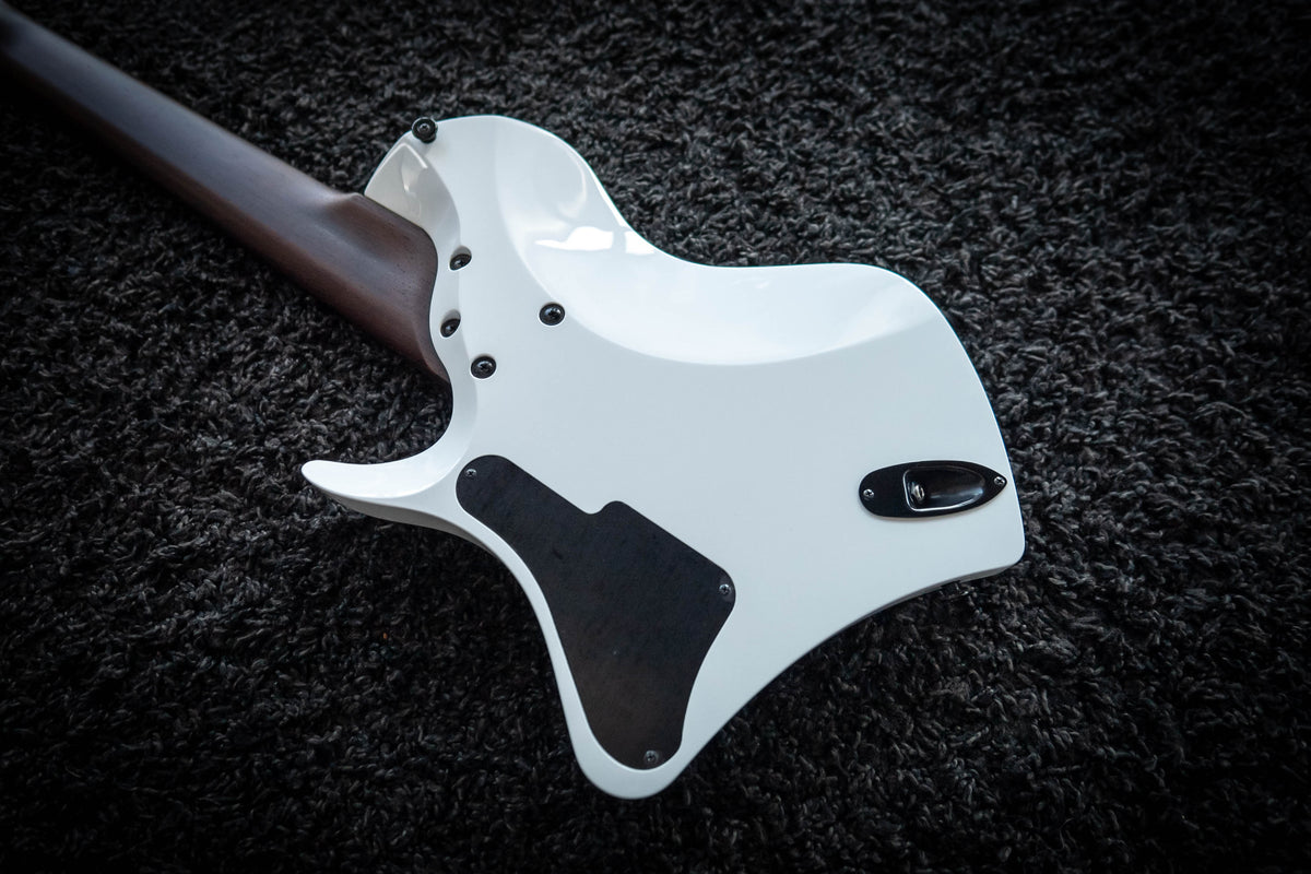 J Larada 8 // Arctic White