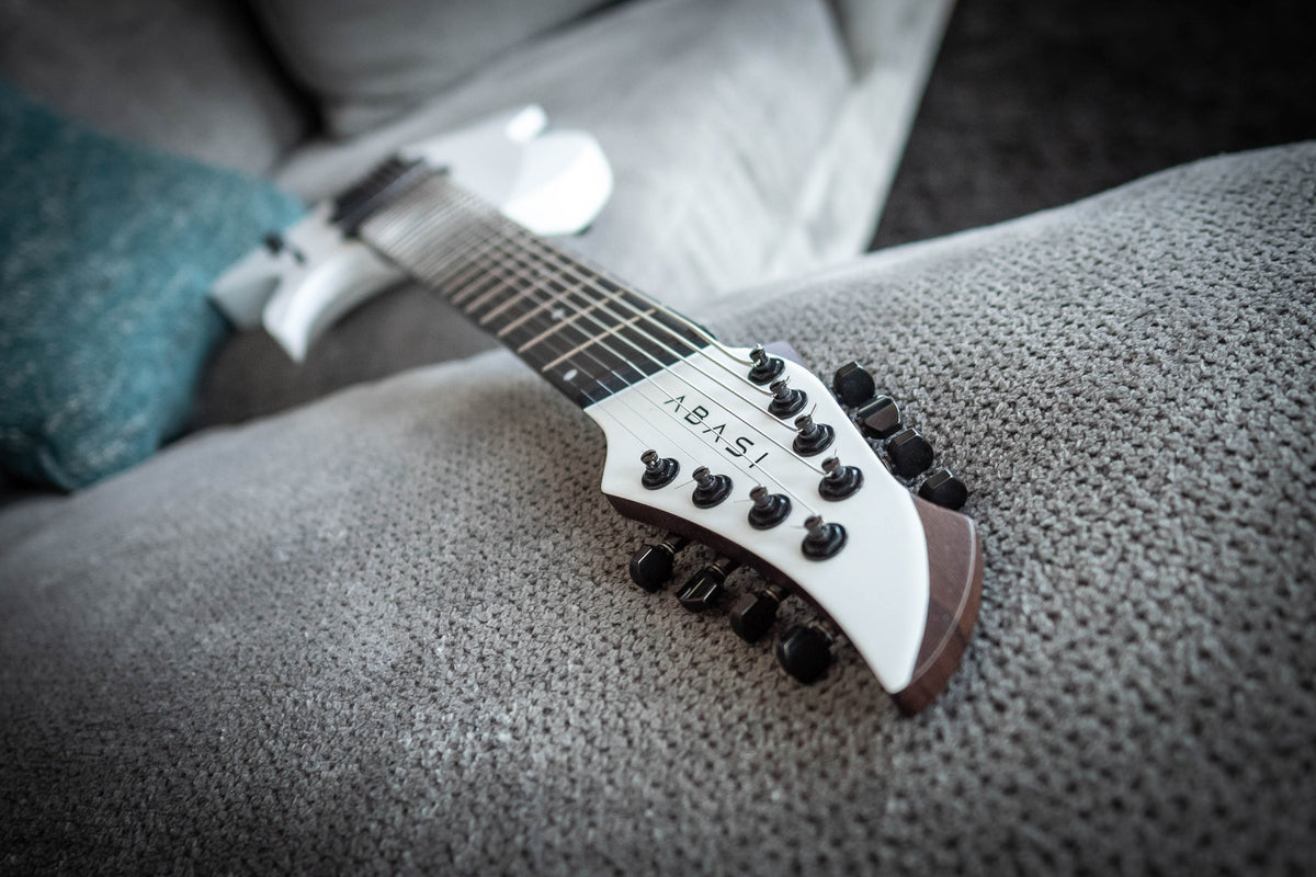 J Larada 8 // Arctic White