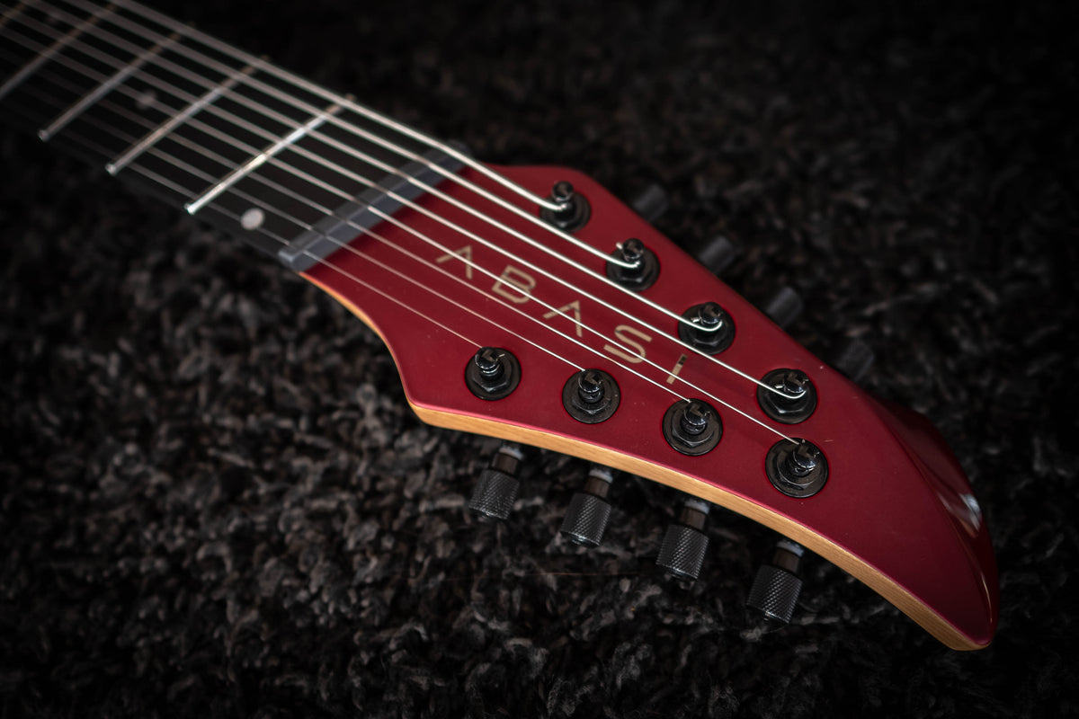 LARADA 8 // Master Series // Red Monarch