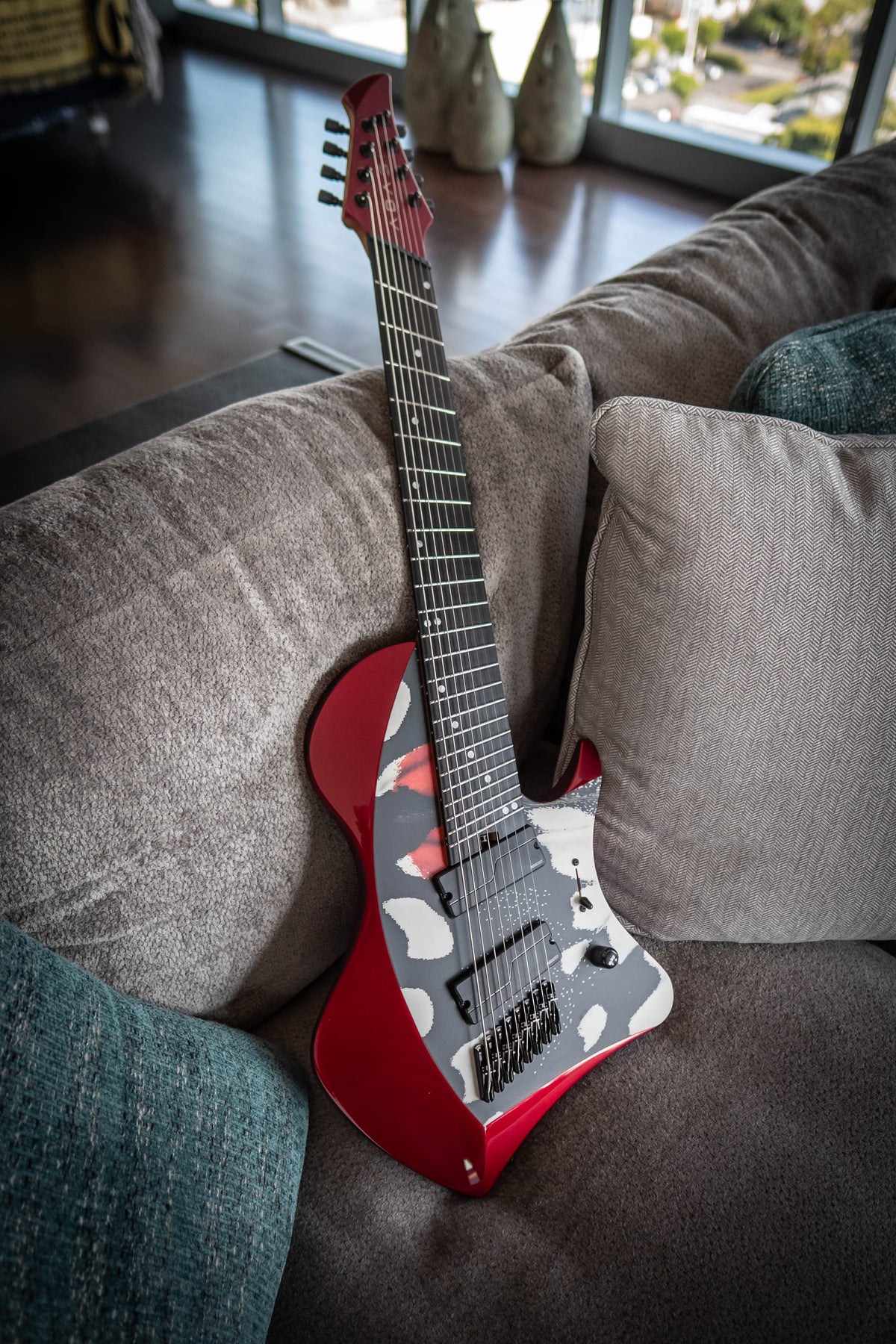 LARADA 8 // Master Series // Red Monarch