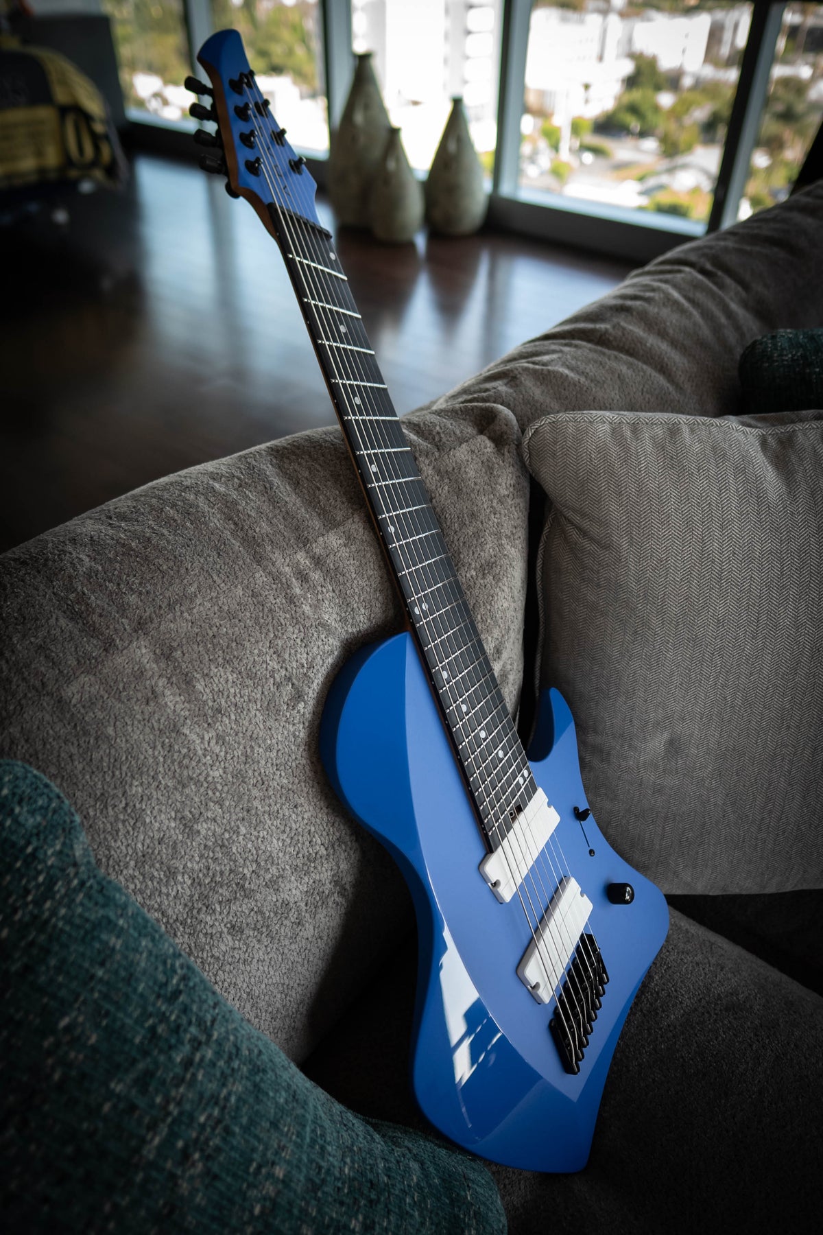 LARADA 8 // Master Series // Clarion Blue