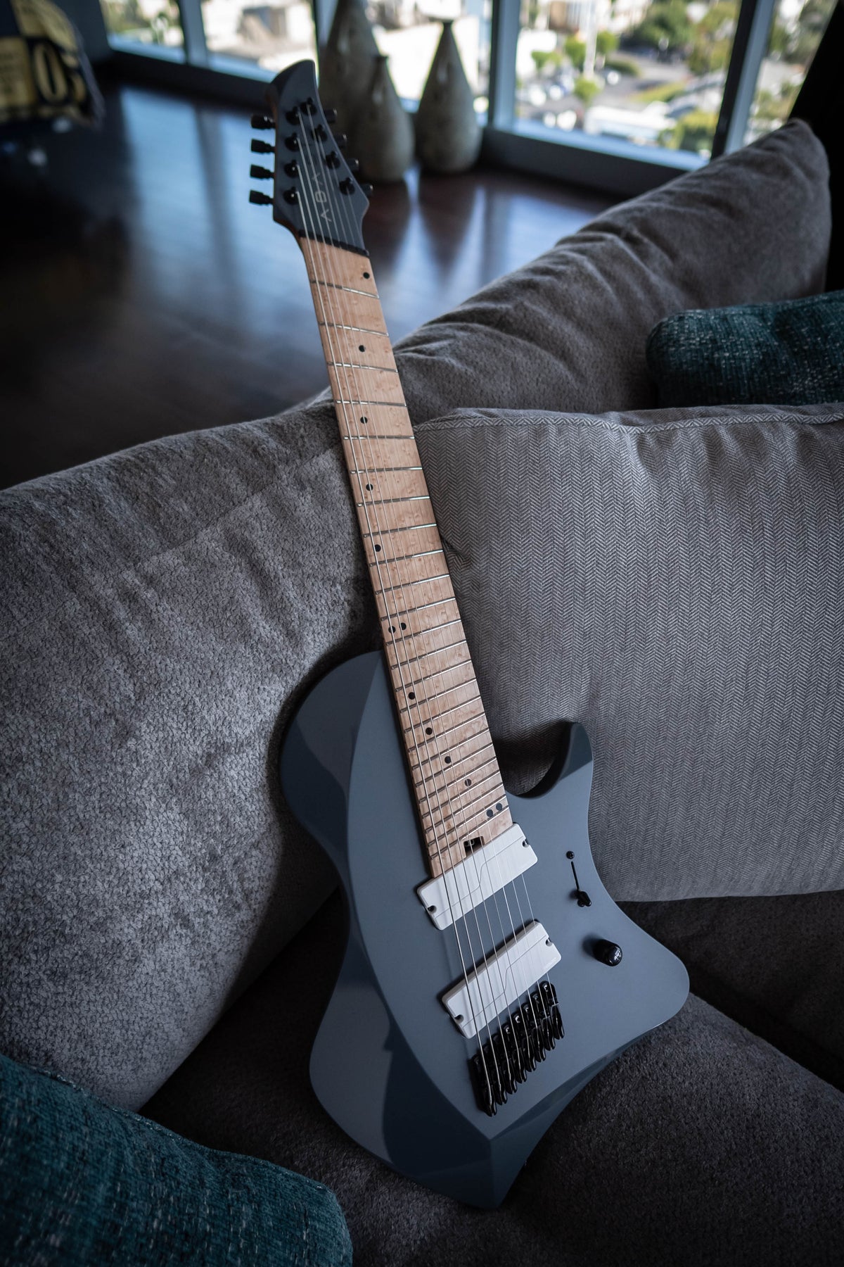 LARADA 8 // Master Series // Graphite Blue