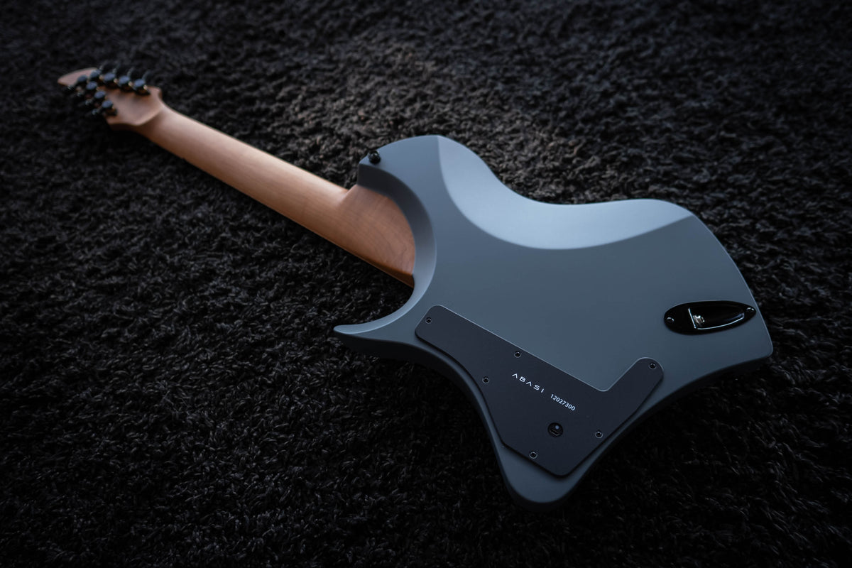 LARADA 8 // Master Series // Graphite Blue