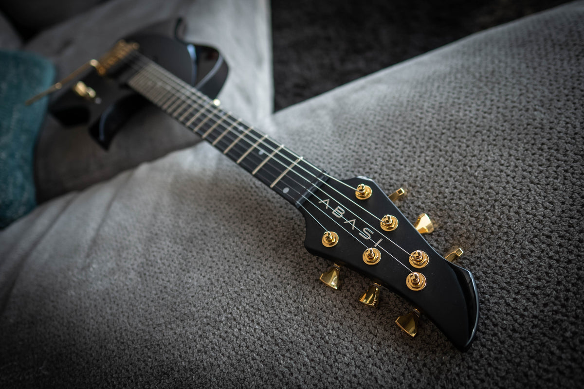 LARADA 6 // Master Series // Black Beauty (Richlite FB)