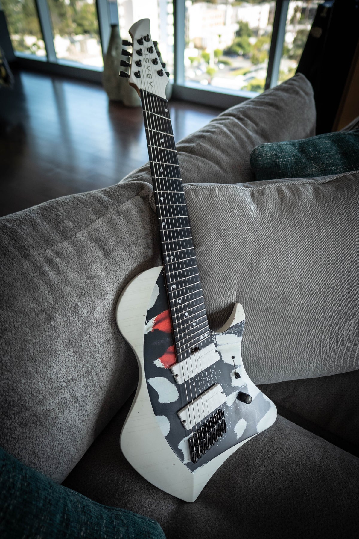 LARADA 8 // Master Series // Monarch [Relic]