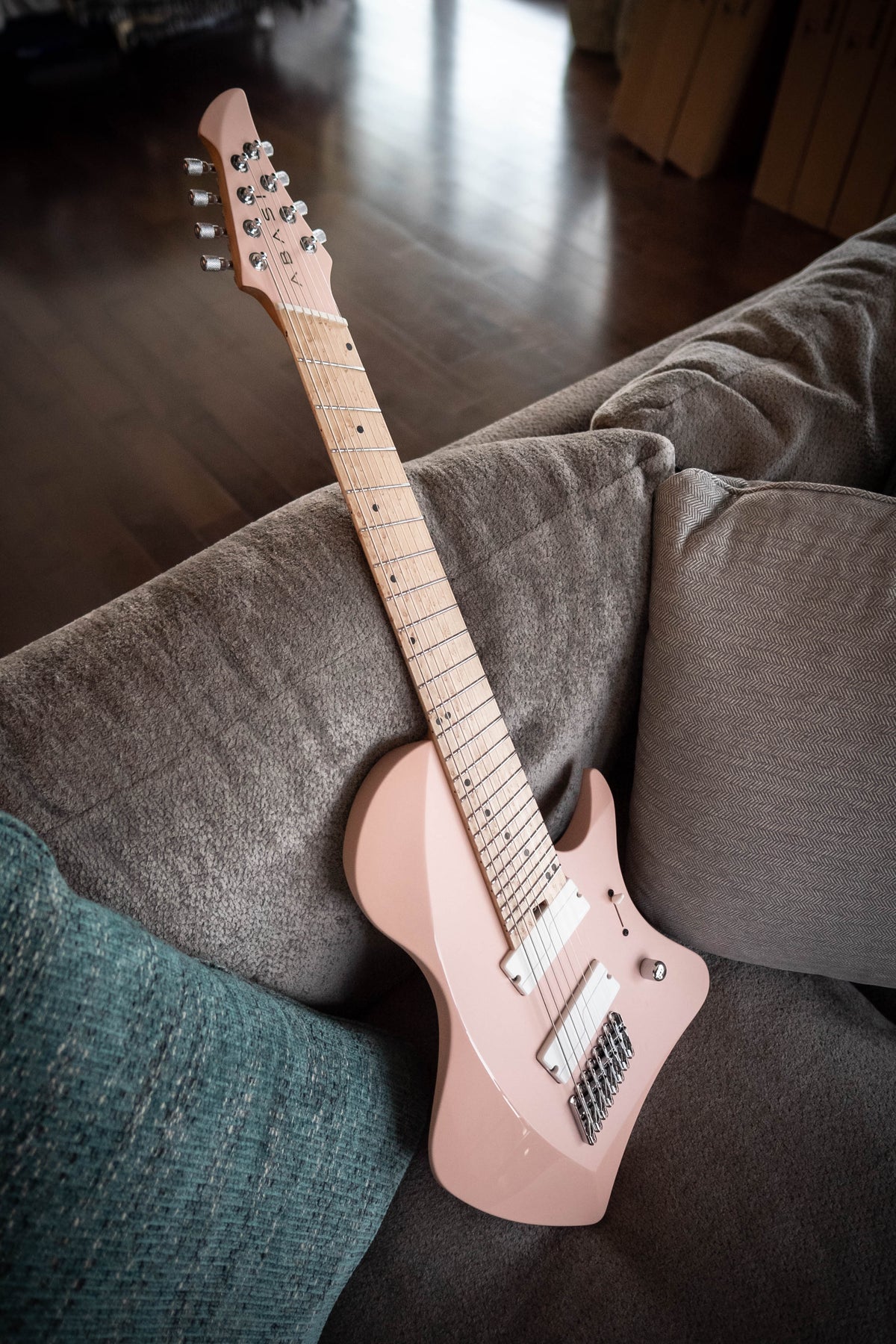 LARADA 8 // Master Series // Shell Pink (Birdseye Maple)