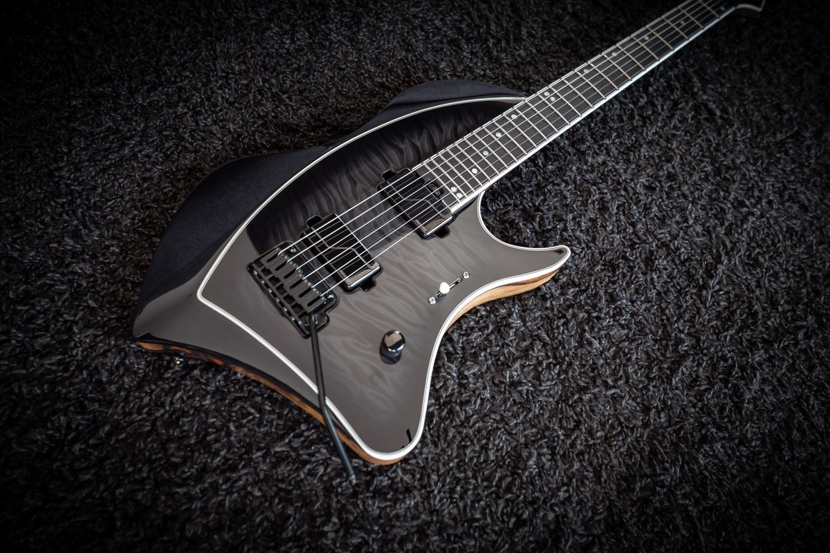 LARADA 6 Custom // Carbon Fiber Quilt