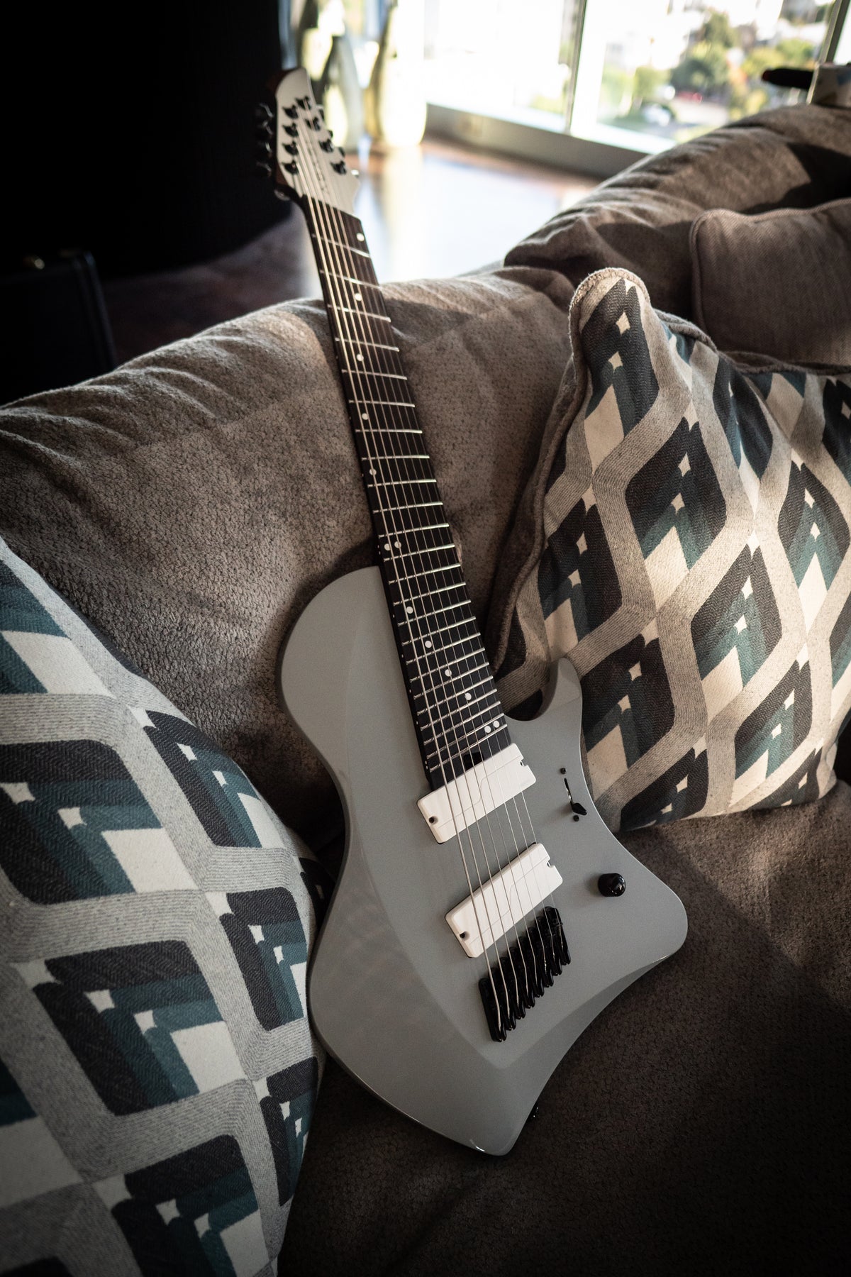 J Larada 8 // Chalk [White PU]