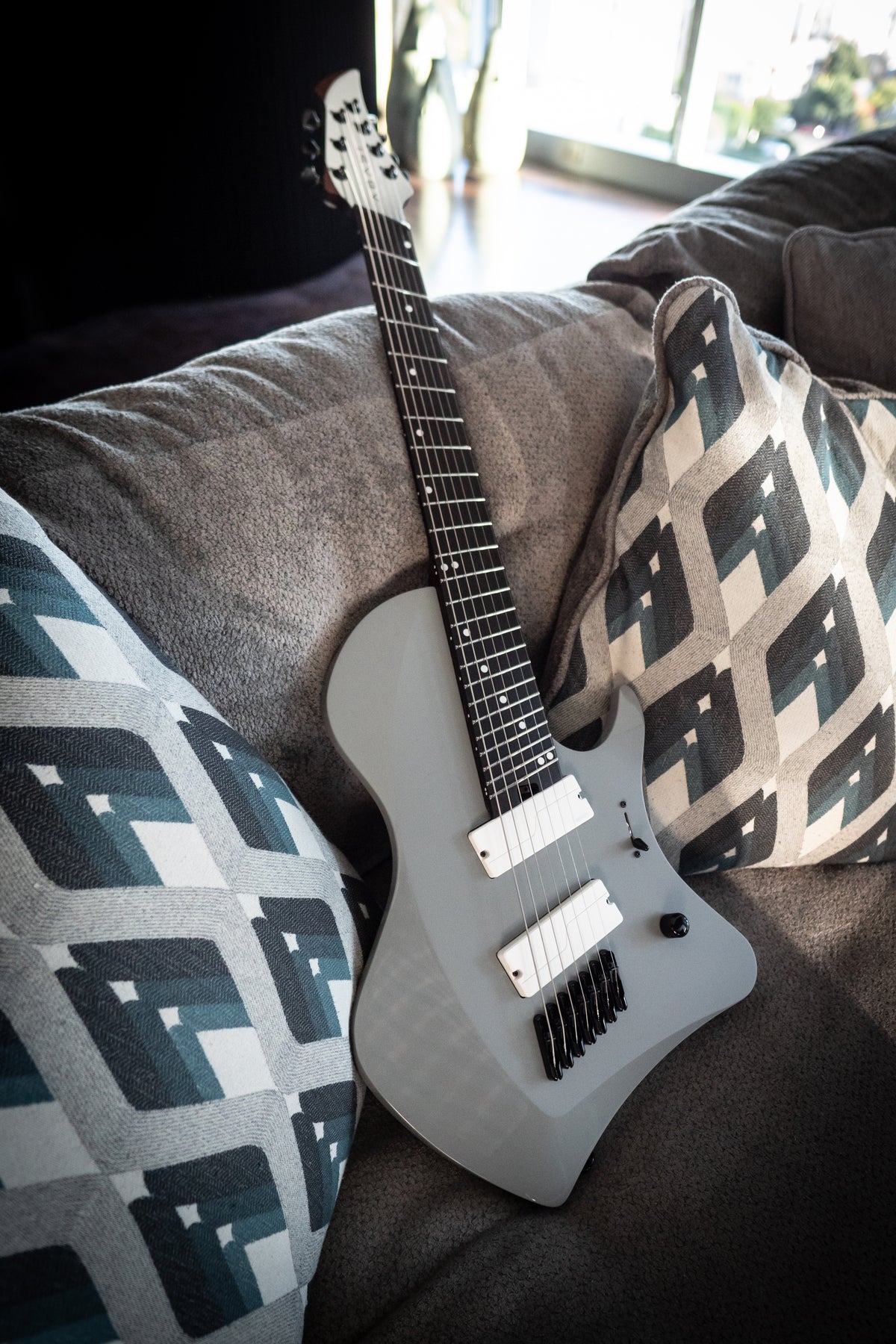 J Larada 7 // Chalk [White PU]