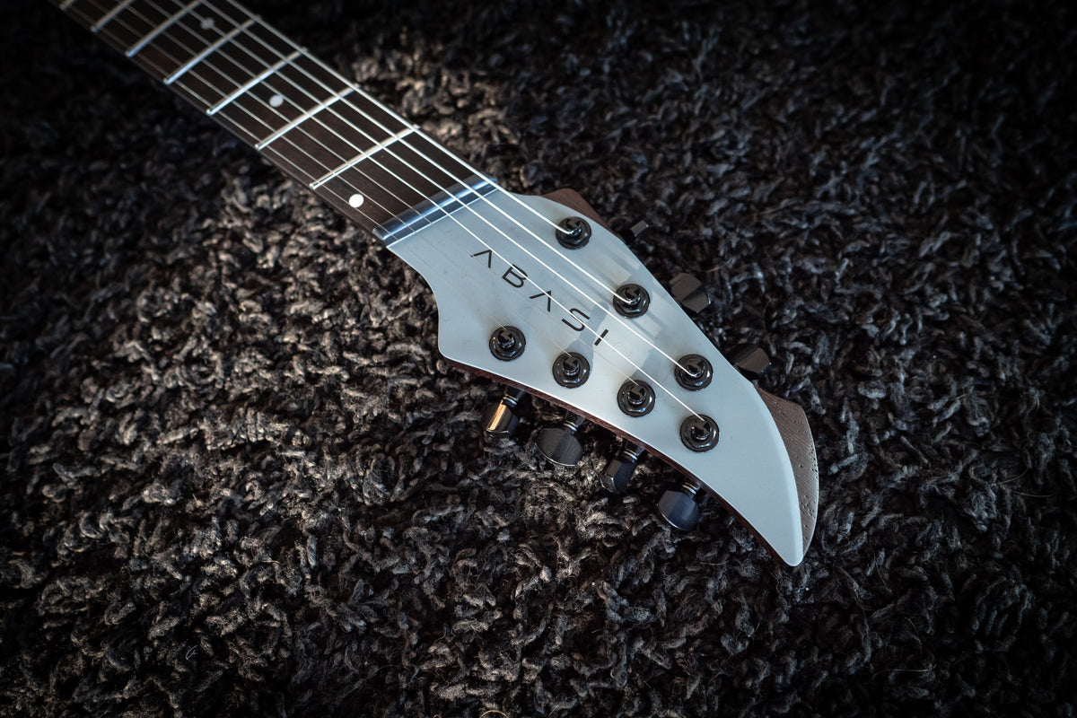 J Larada 7 // Chalk [White PU]