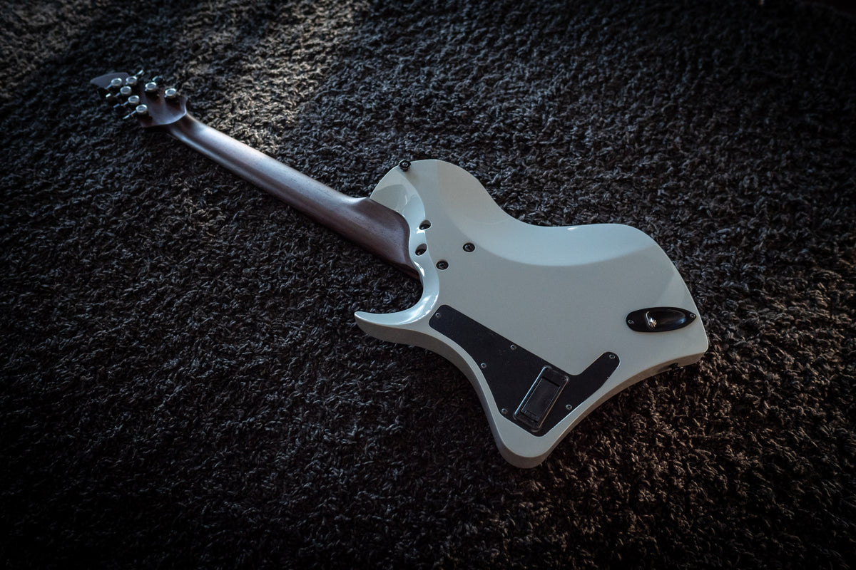 J Larada 7 // Chalk [White PU]