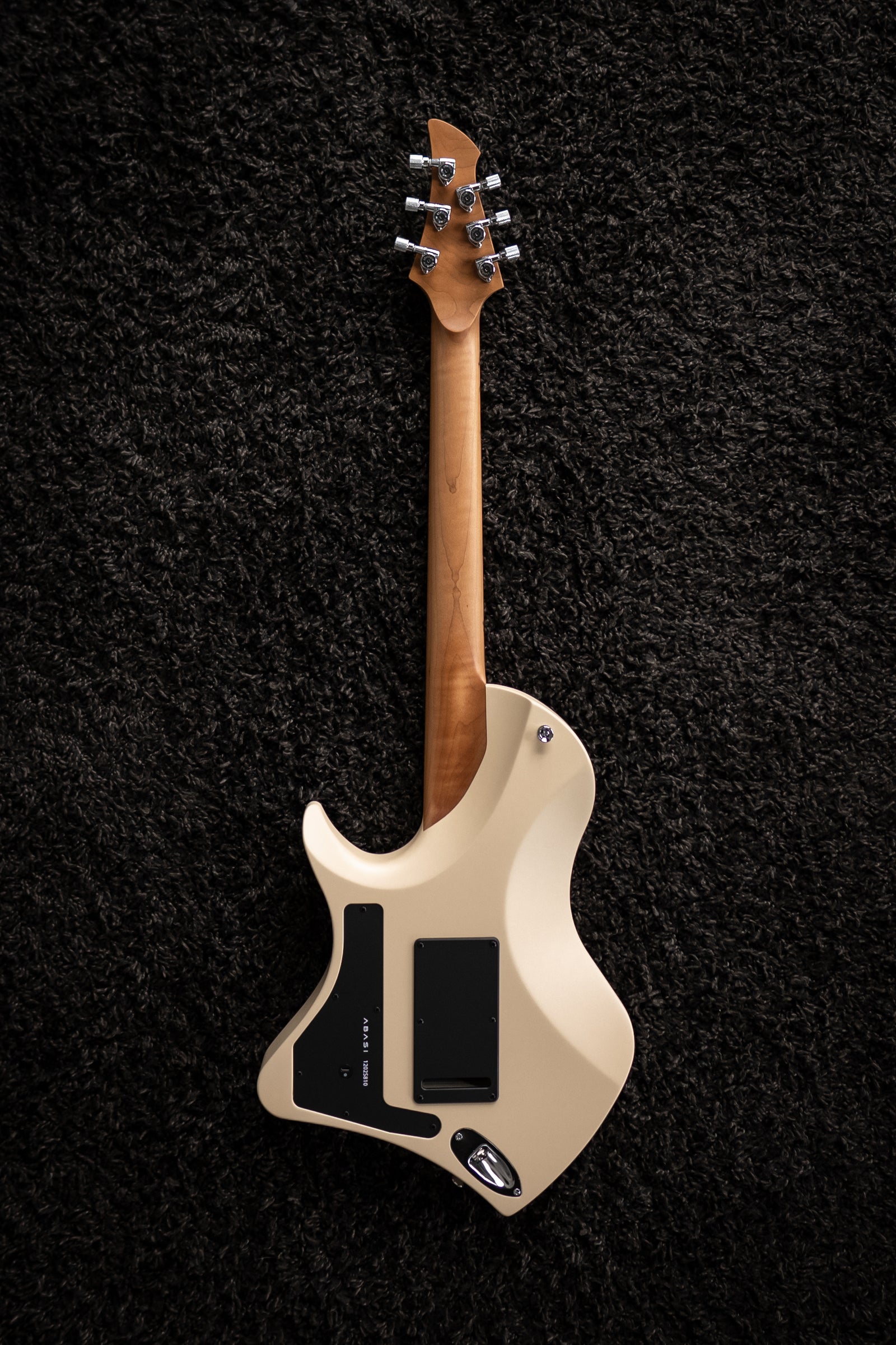 LARADA 6 // Master Series // Latte [Figured Maple]
