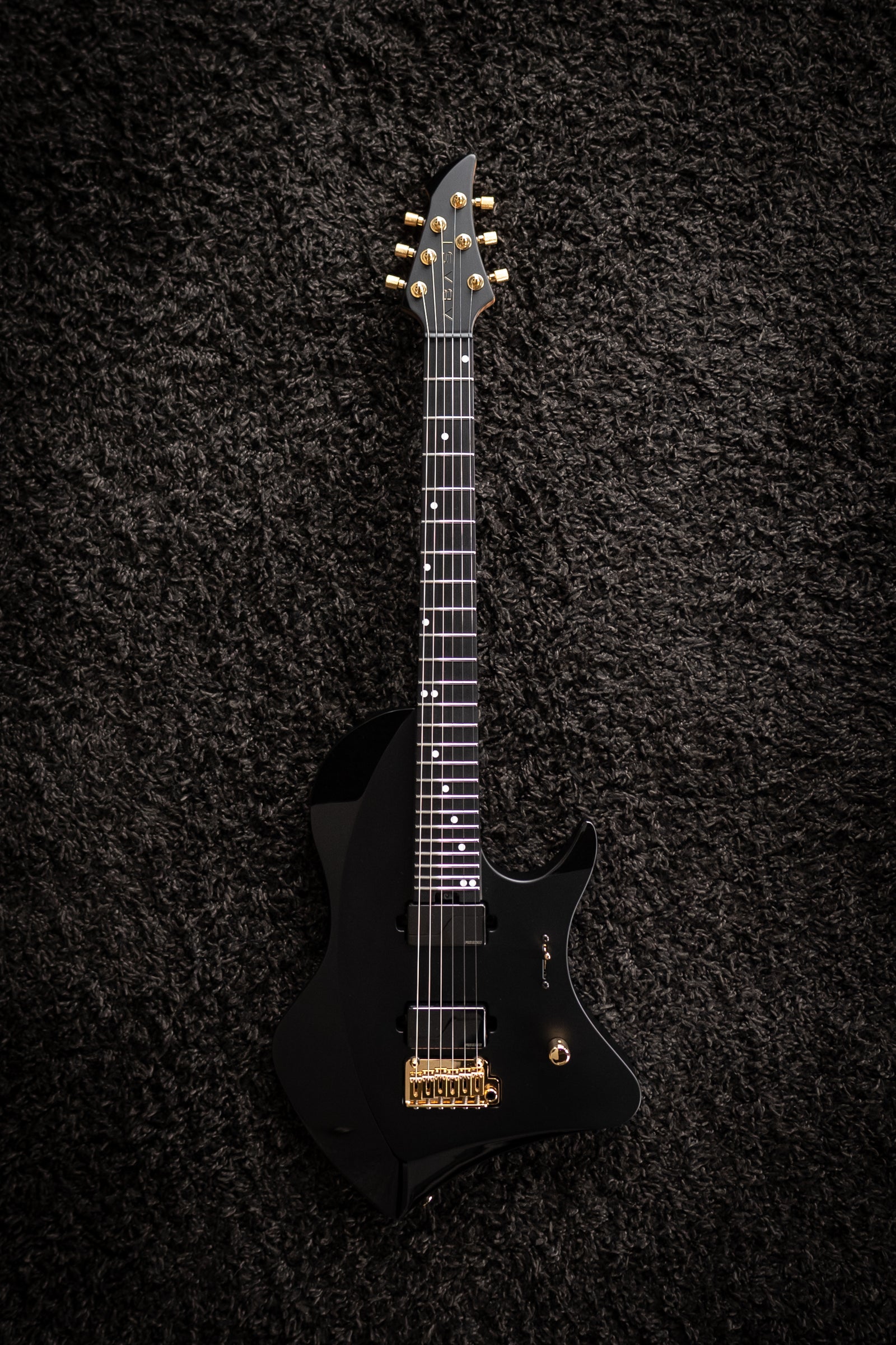 LARADA 6 // Master Series // Black Beauty [Figured Maple]